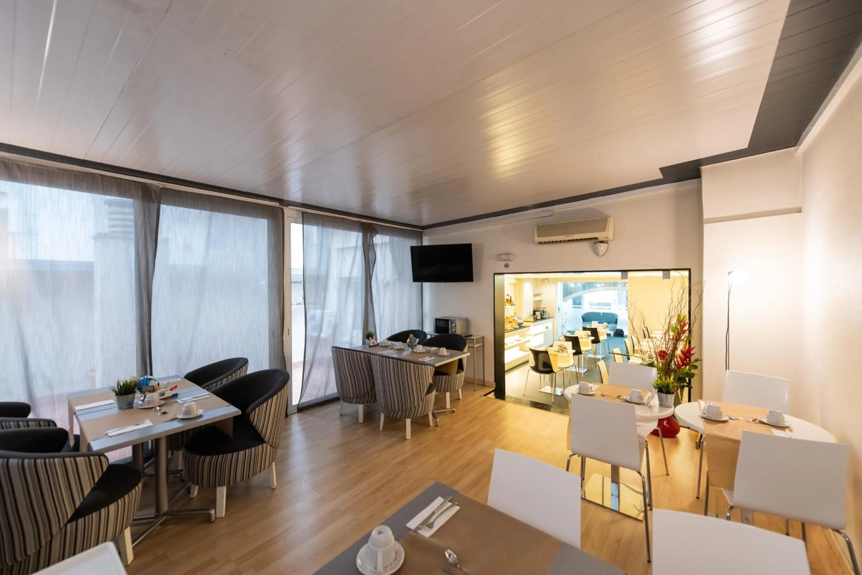 Breakfast in Atenea Rekord Suites Barcelona