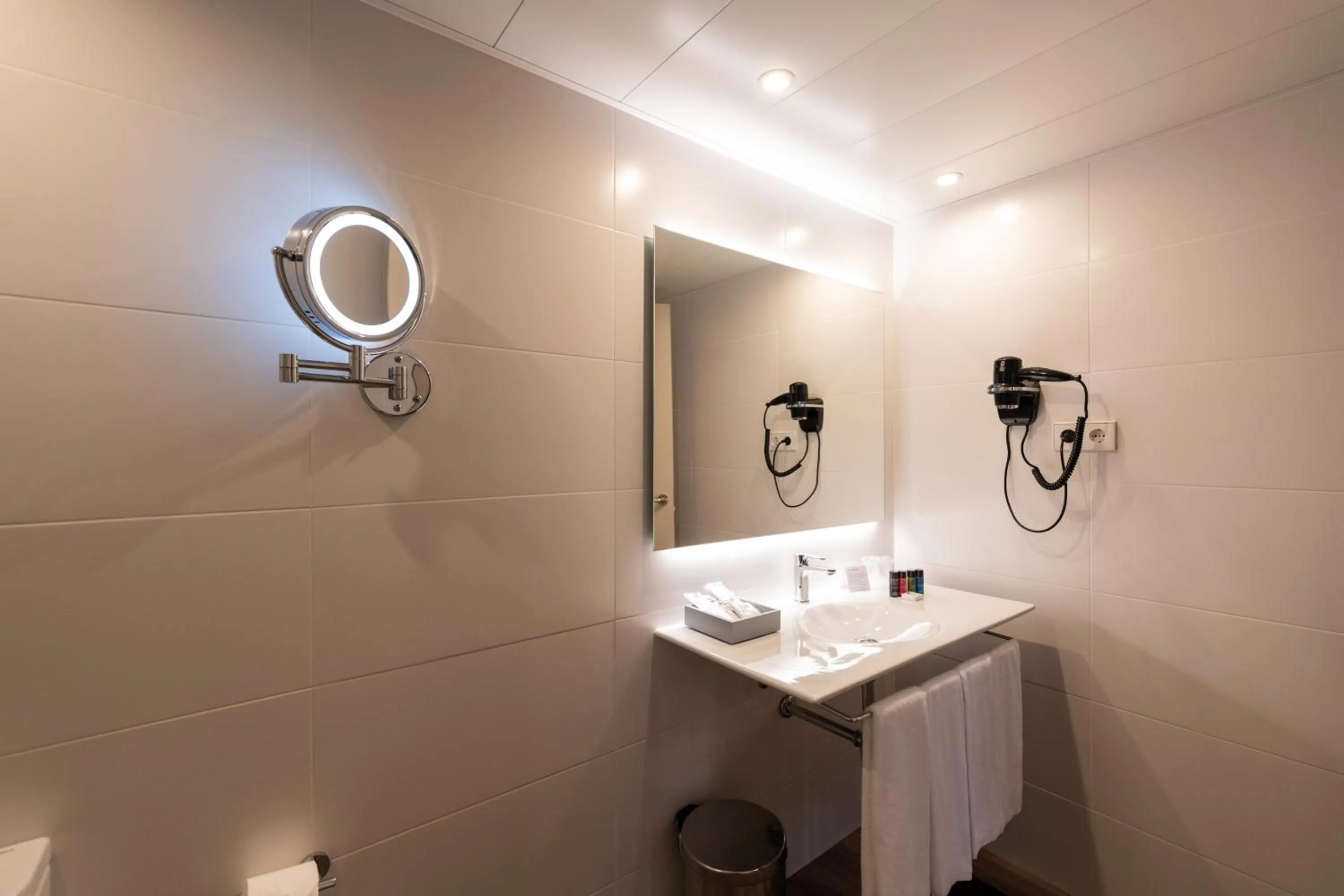 Bathroom in Atenea Rekord Suites Barcelona