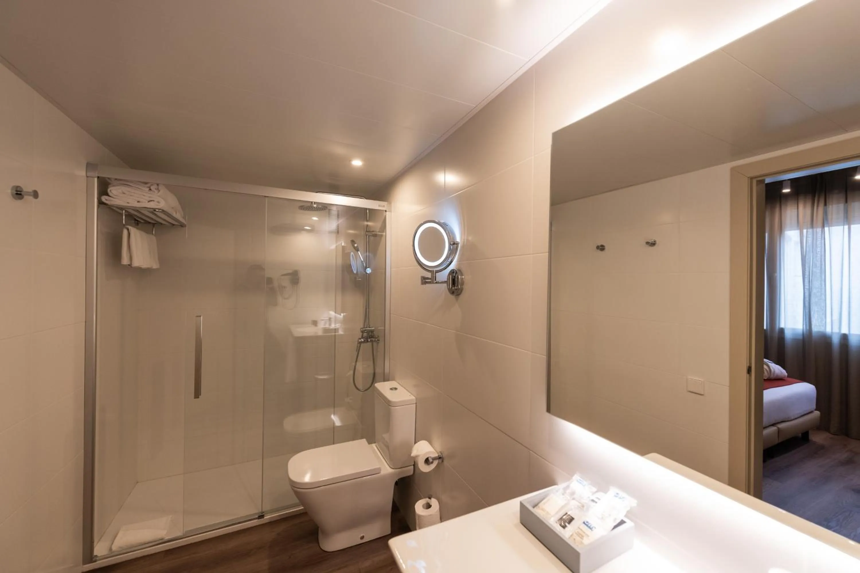 Shower in Atenea Rekord Suites Barcelona