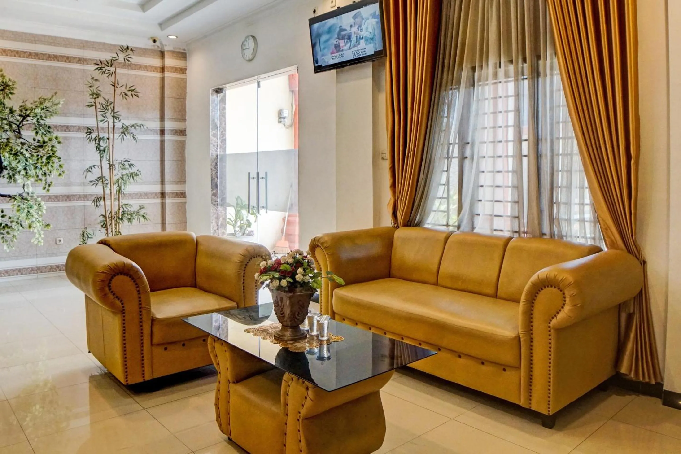 Lobby or reception in Hotel O Jr Residence Syariah