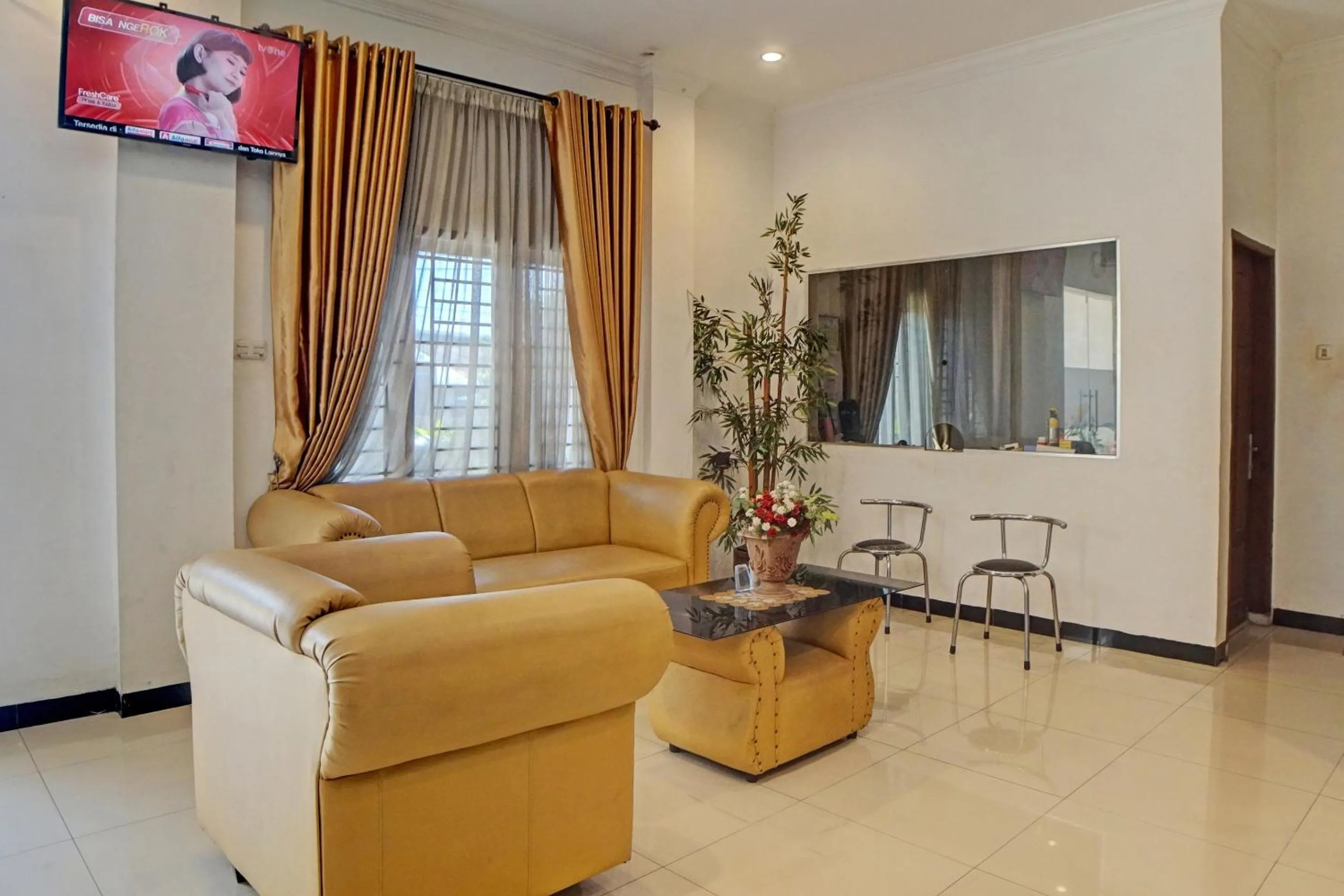 Lobby or reception in Hotel O Jr Residence Syariah