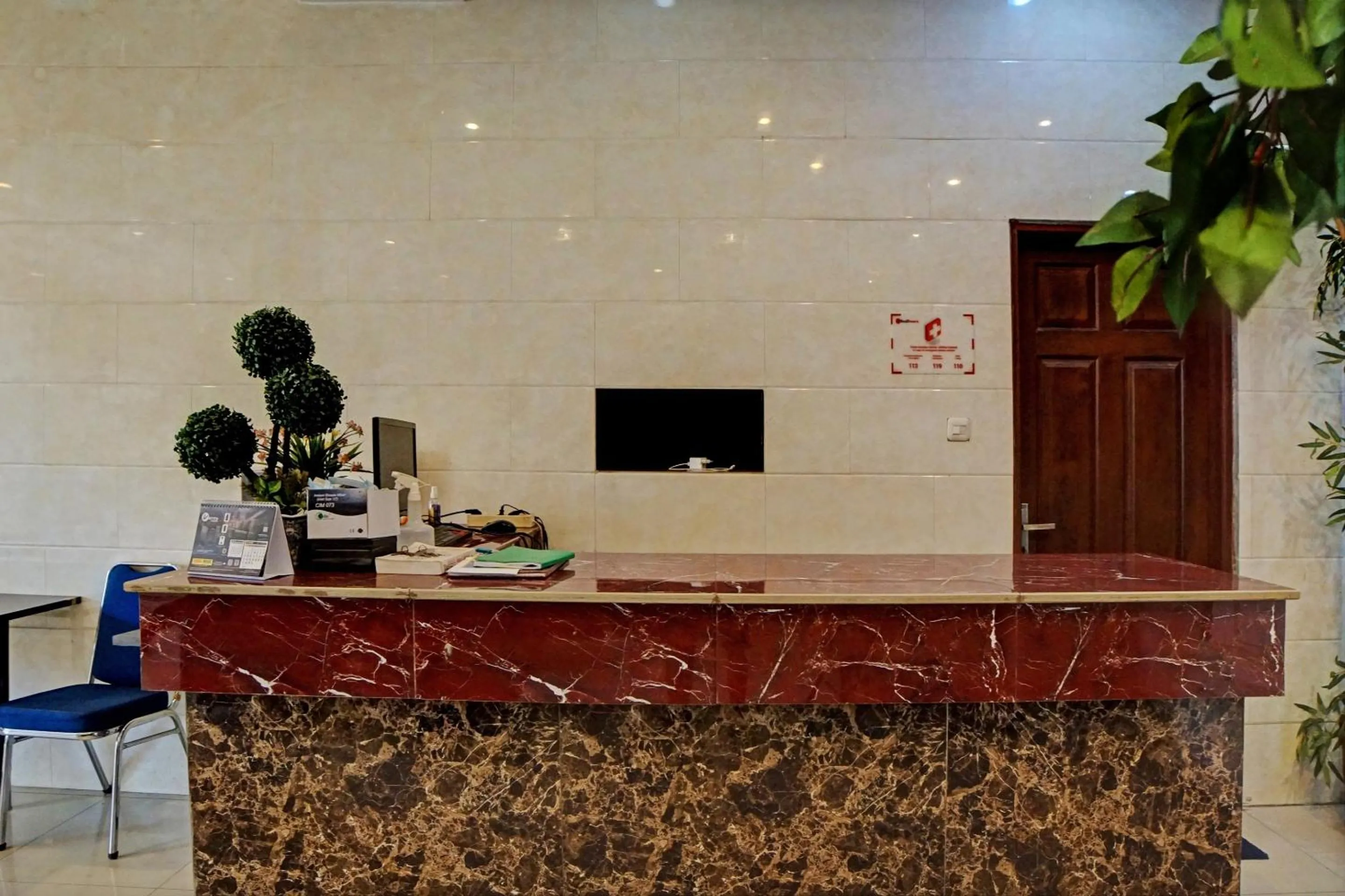 Lobby or reception in Hotel O Jr Residence Syariah