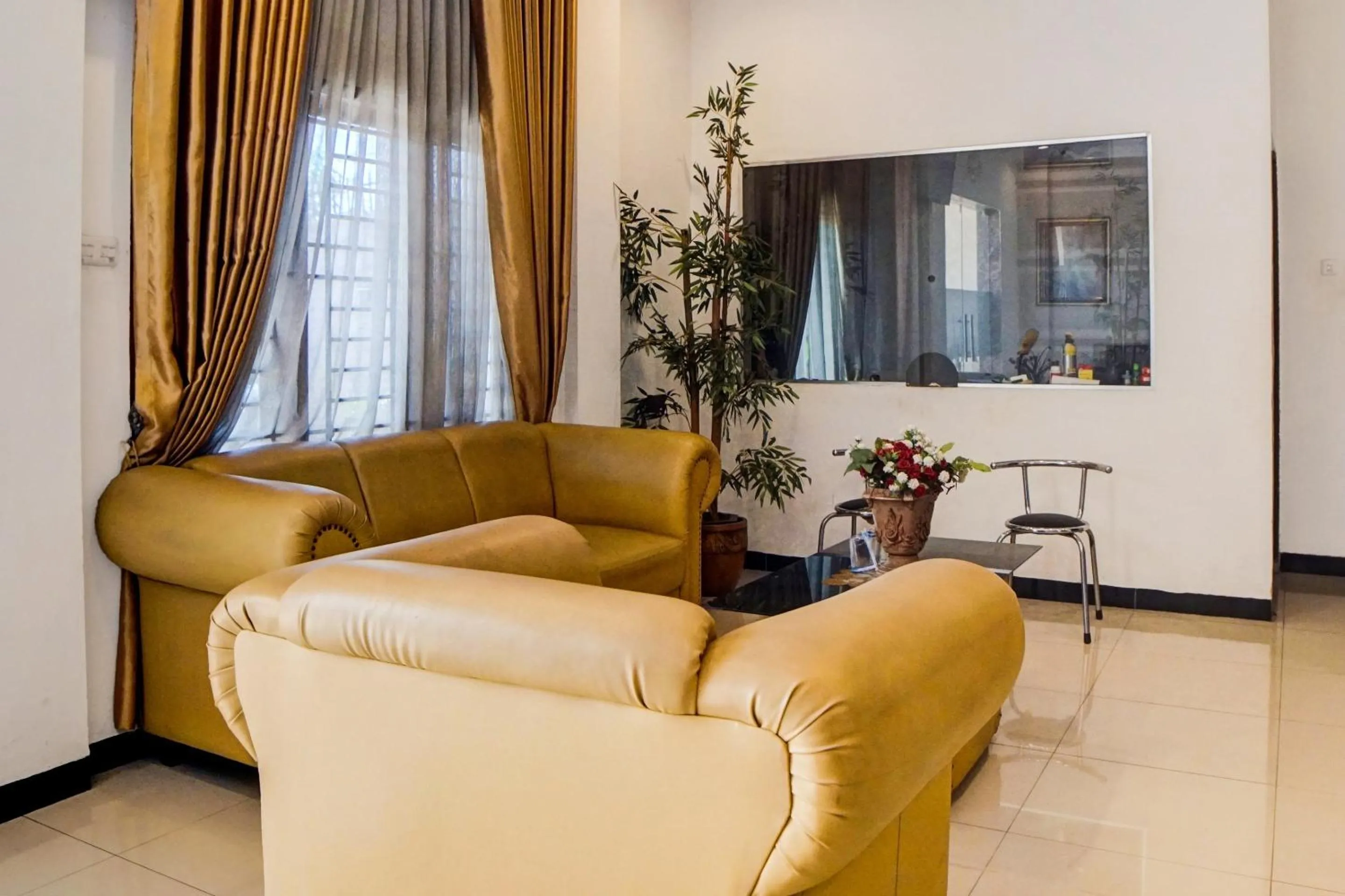 Lobby or reception in Hotel O Jr Residence Syariah