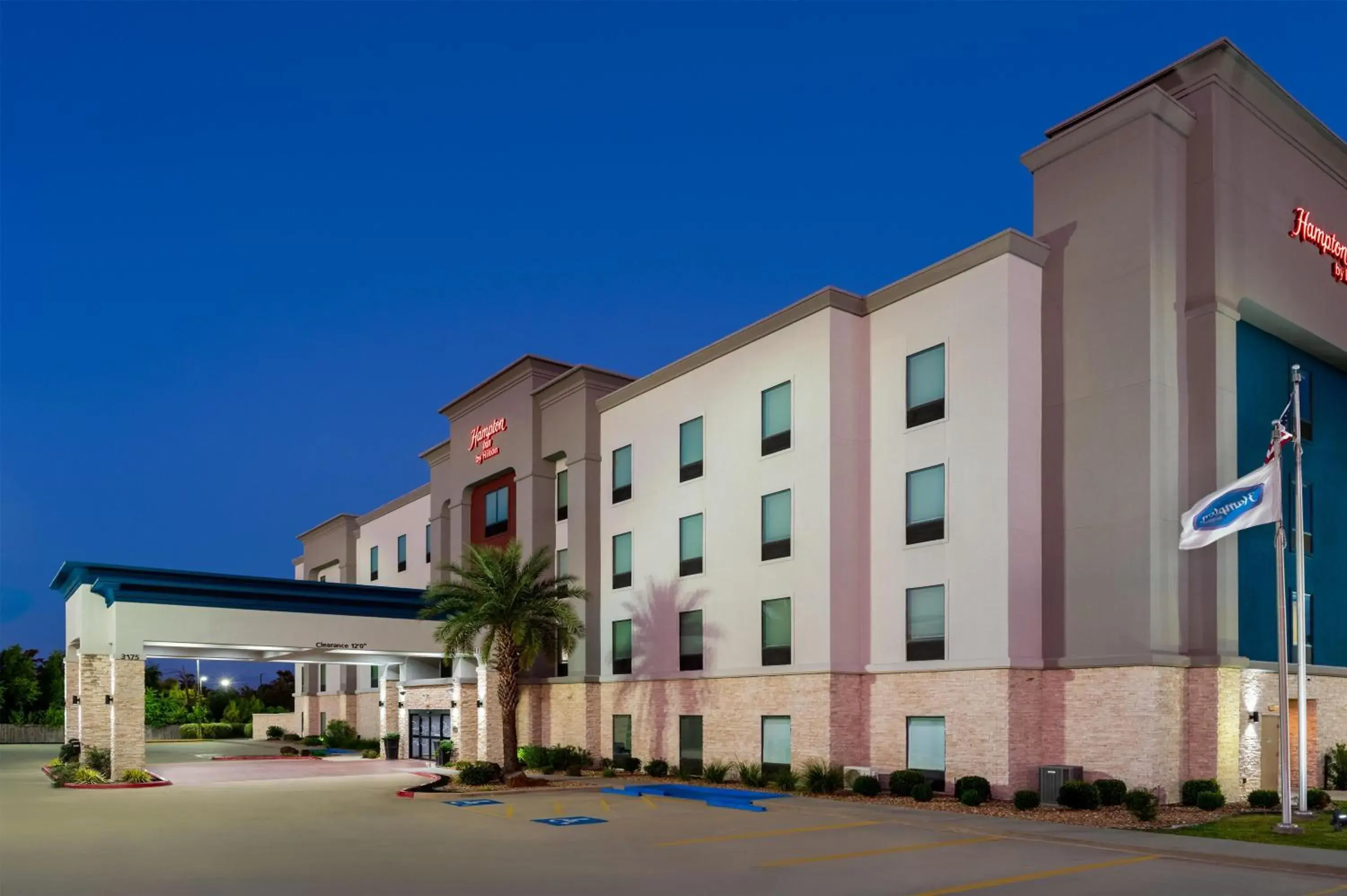 Property building in Hampton Inn Lake Charles Property building in Hampton Inn Lake Charles