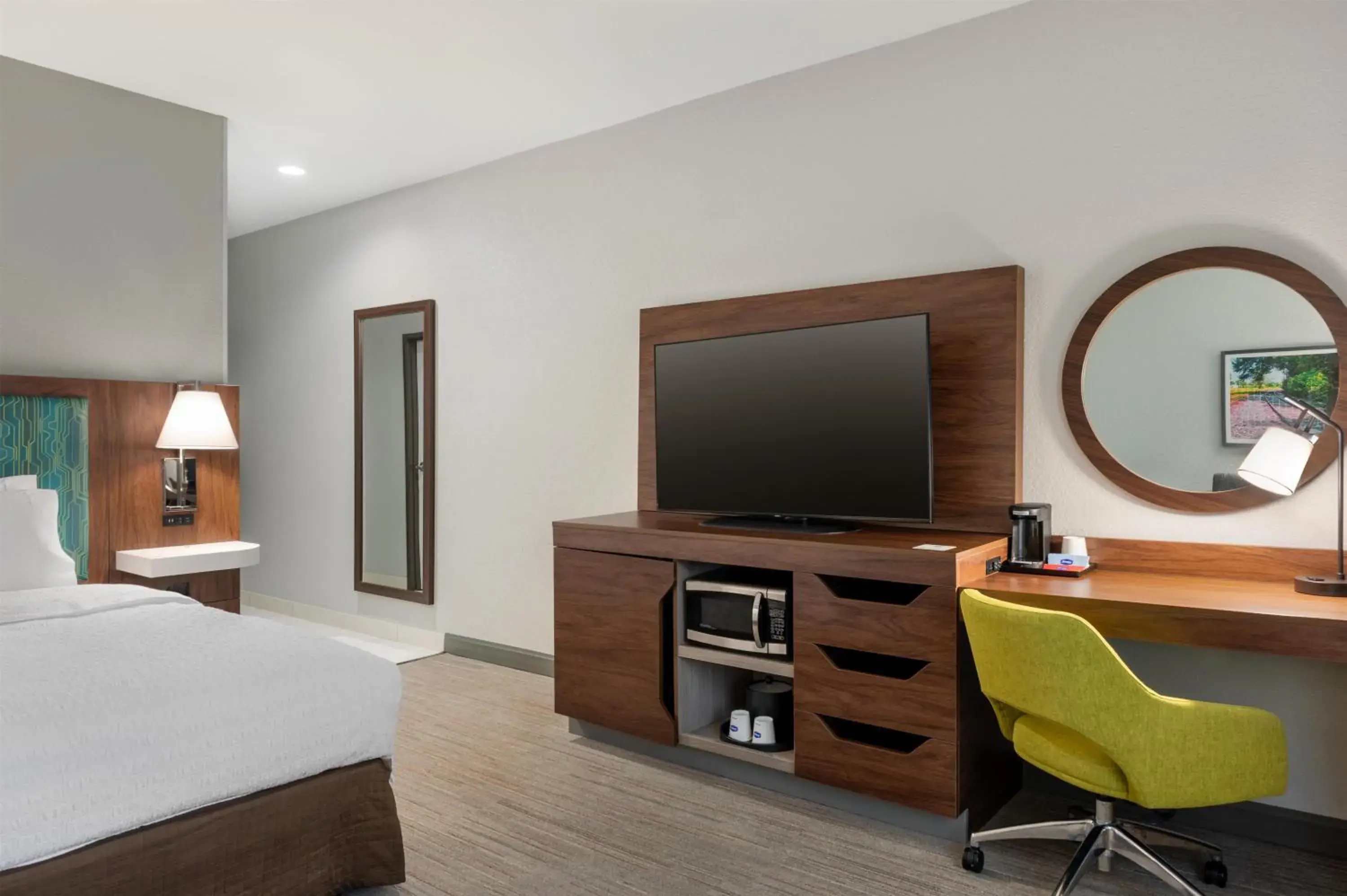 Bed in Hampton Inn Lake Charles Bed in Hampton Inn Lake Charles