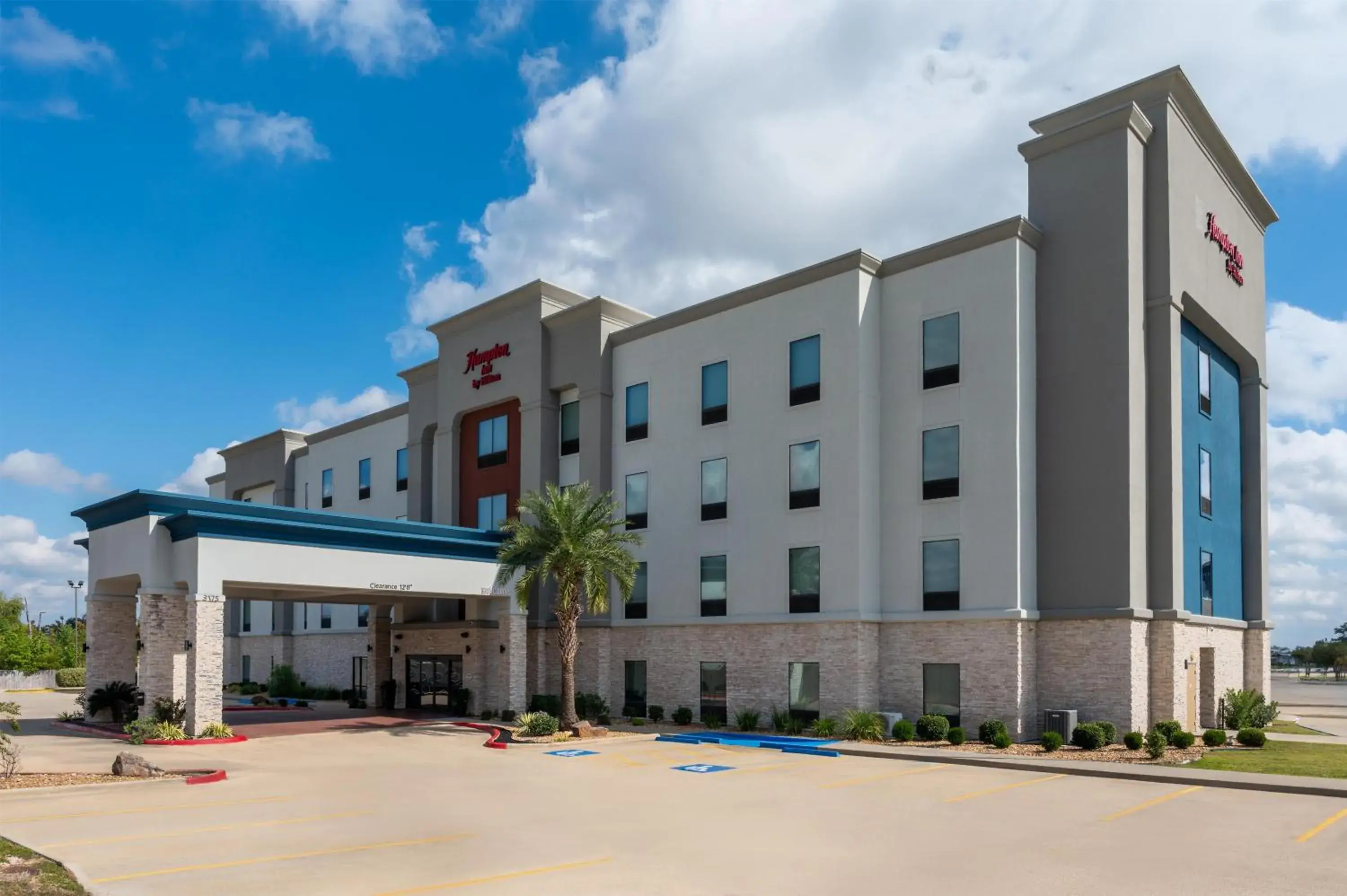 Property building in Hampton Inn Lake Charles Property building in Hampton Inn Lake Charles