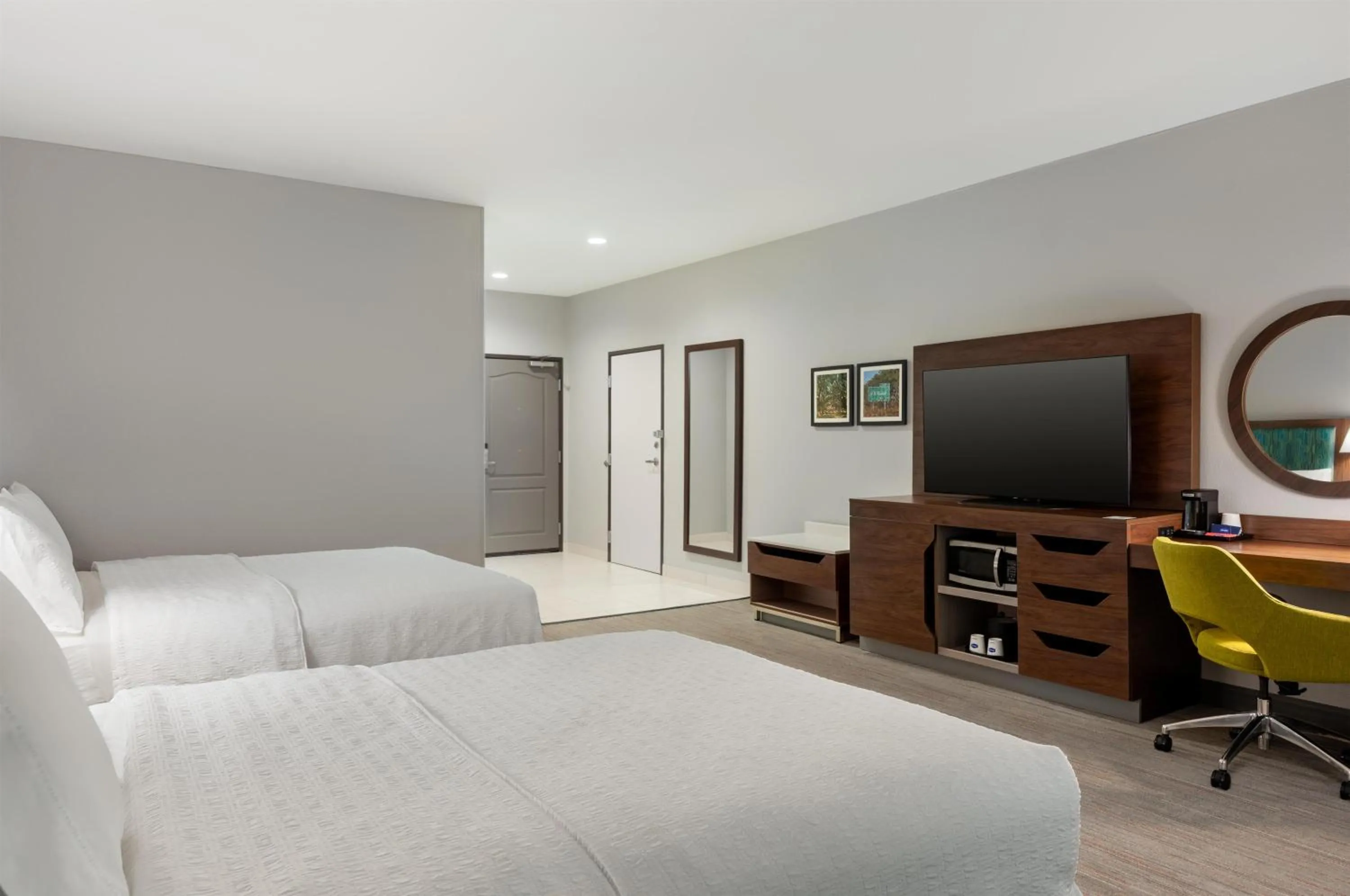 Bed in Hampton Inn Lake Charles