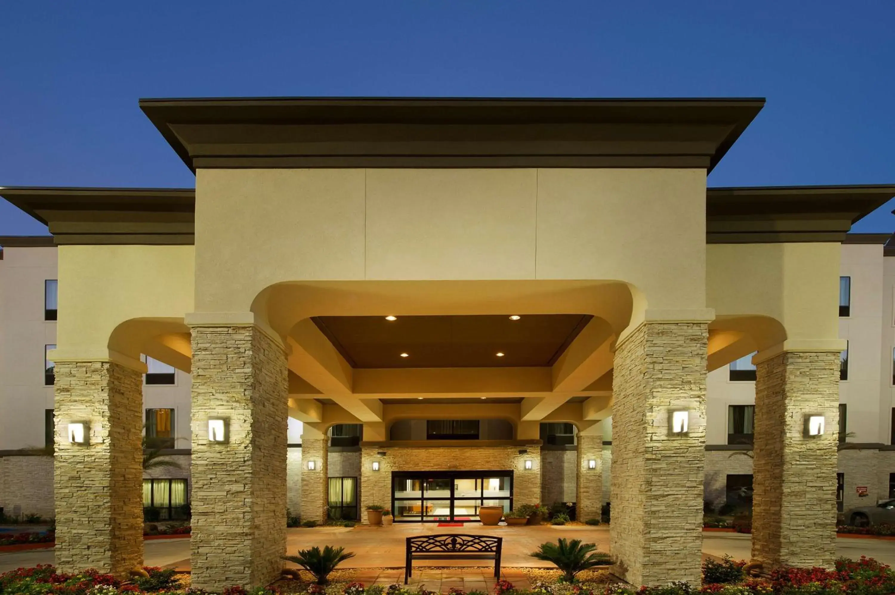 Property building in Hampton Inn Lake Charles Property building in Hampton Inn Lake Charles