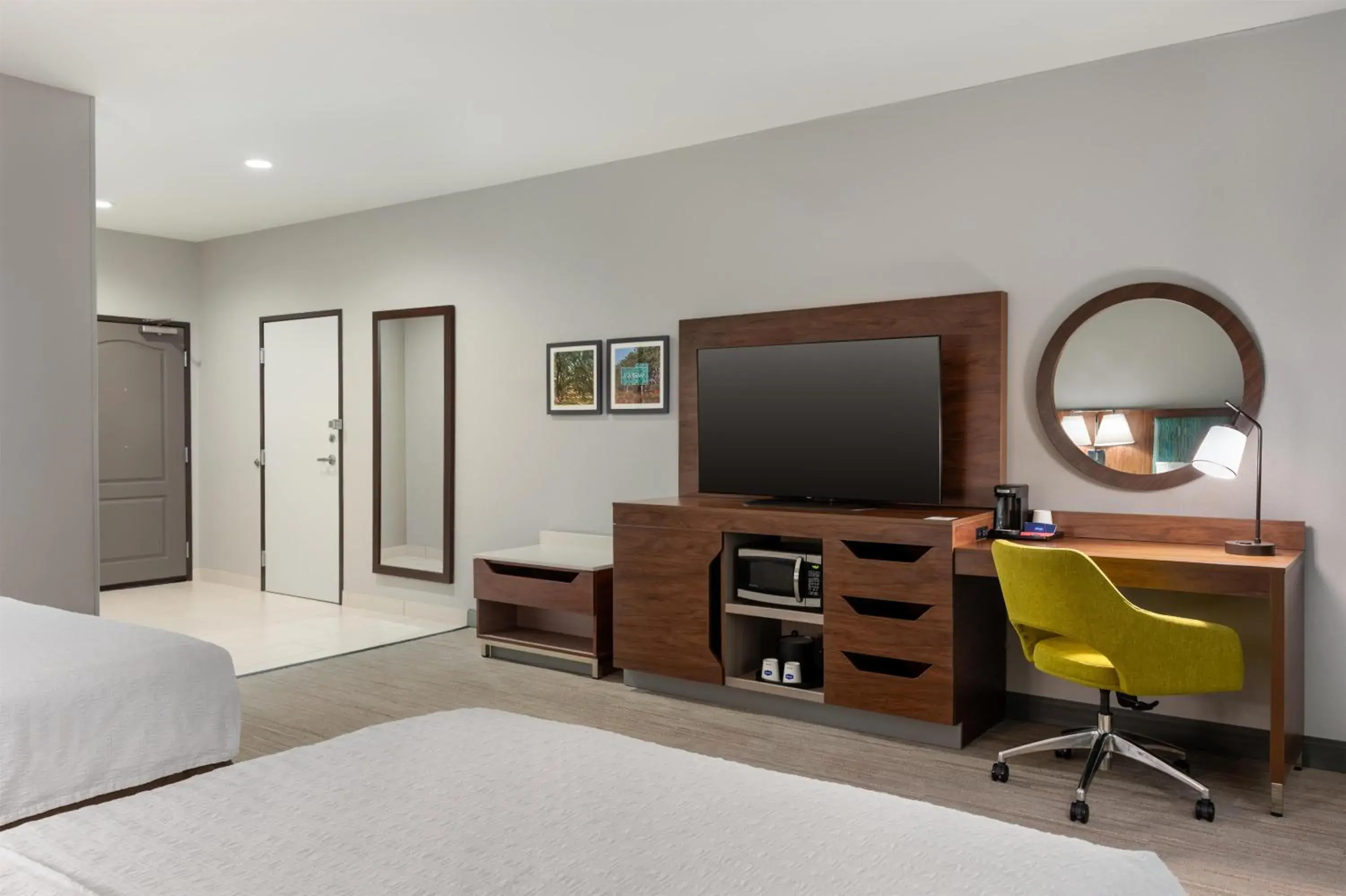 Bed in Hampton Inn Lake Charles Bed in Hampton Inn Lake Charles