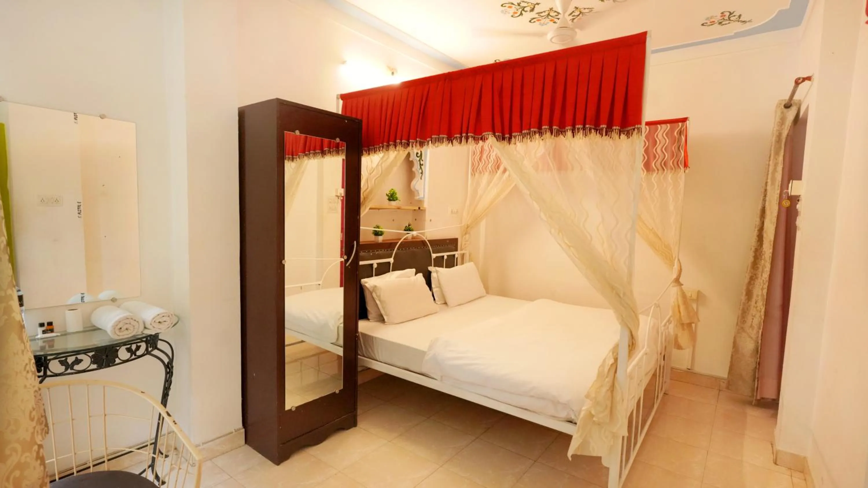 Bed in Jungle by sturmfrei Udaipur