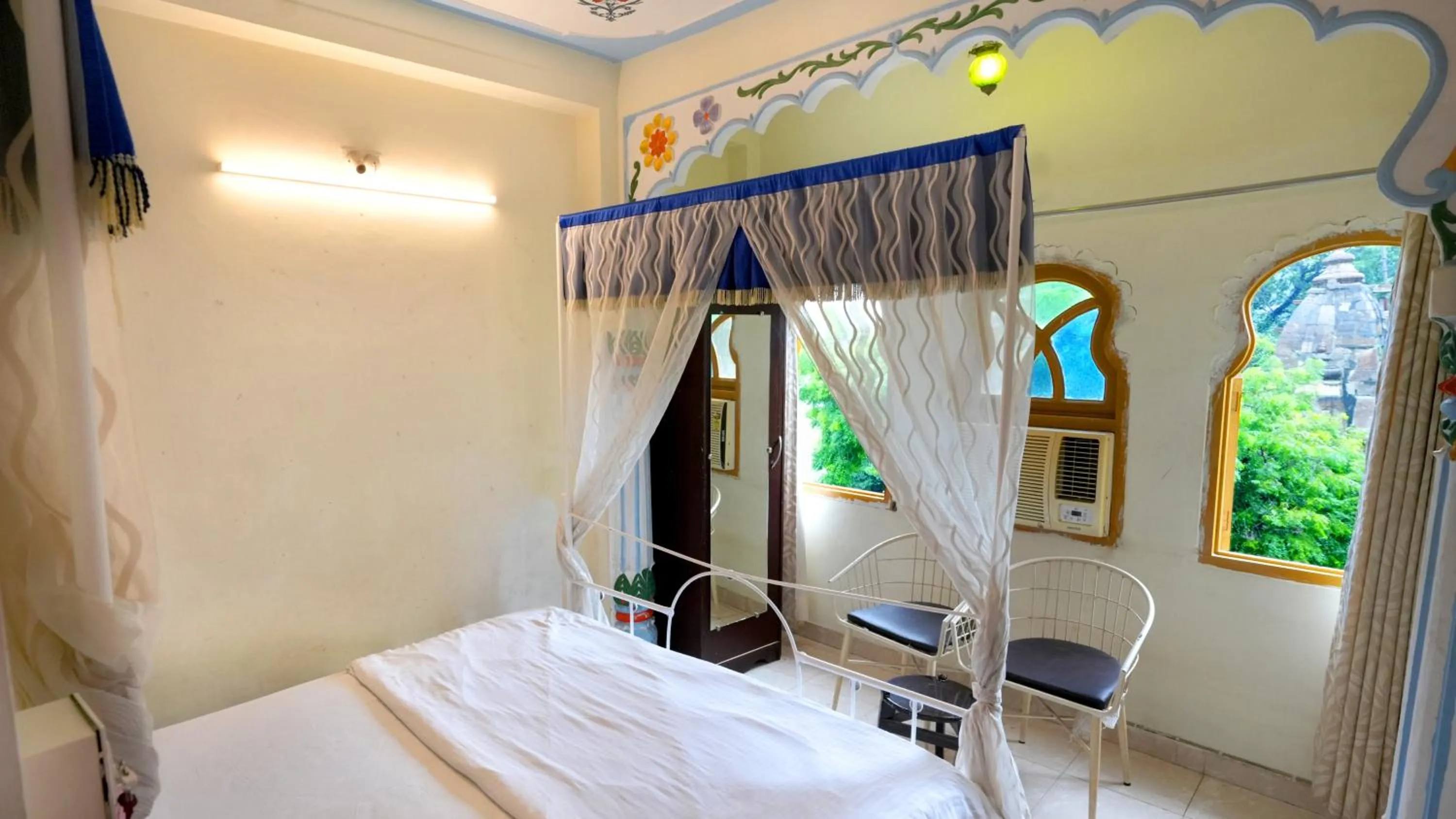 Bed in Jungle by sturmfrei Udaipur