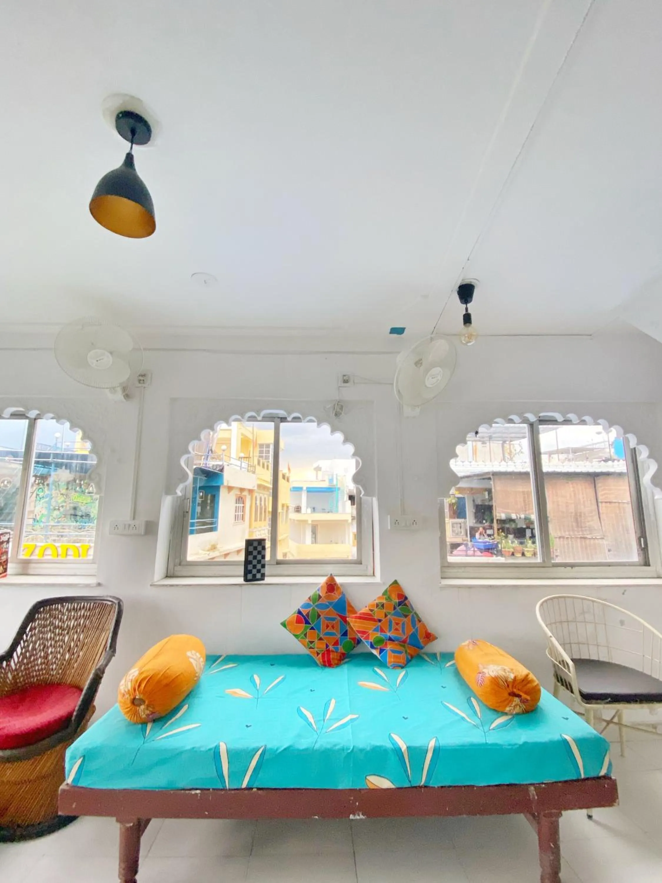 Communal lounge/ TV room in Jungle by sturmfrei Udaipur