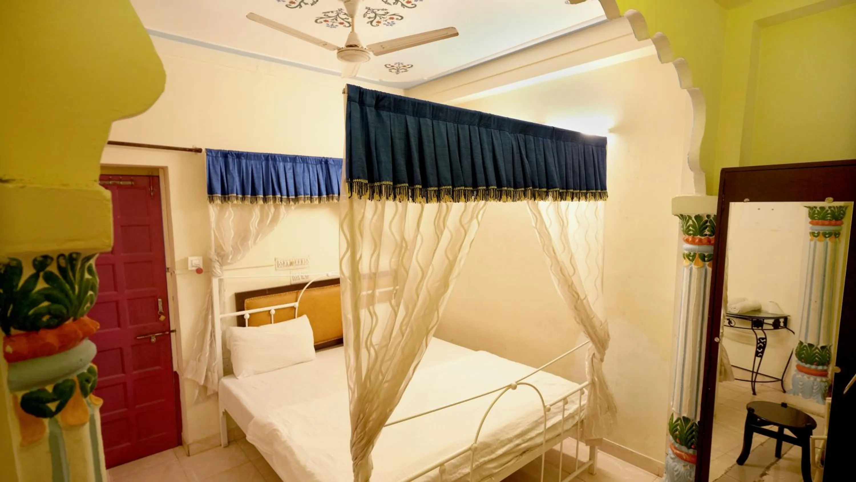 Bed in Jungle by sturmfrei Udaipur