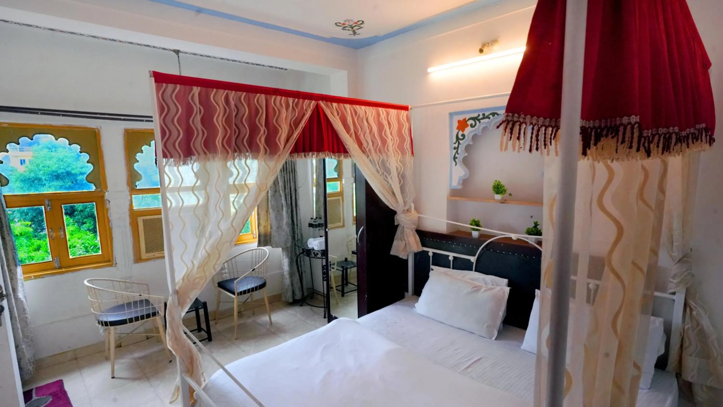 Bed in Jungle by sturmfrei Udaipur