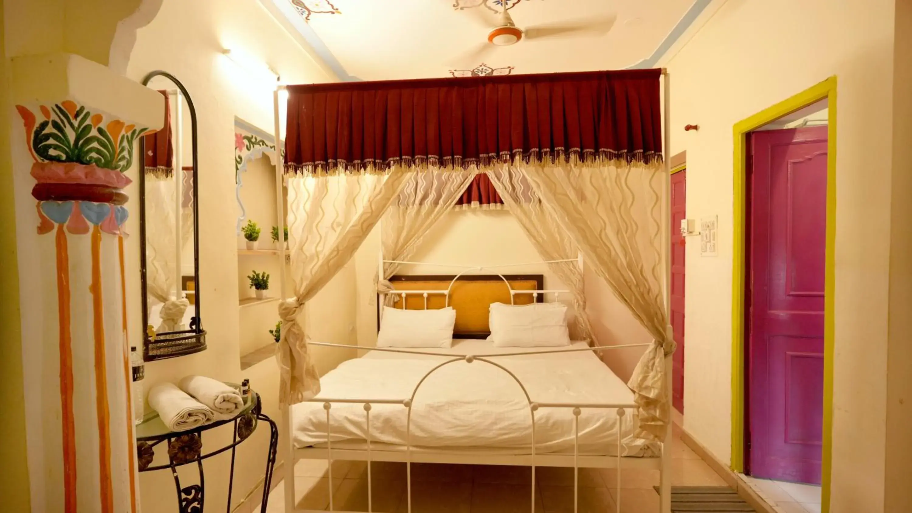 Bed in Jungle by sturmfrei Udaipur Bed in Jungle by sturmfrei Udaipur