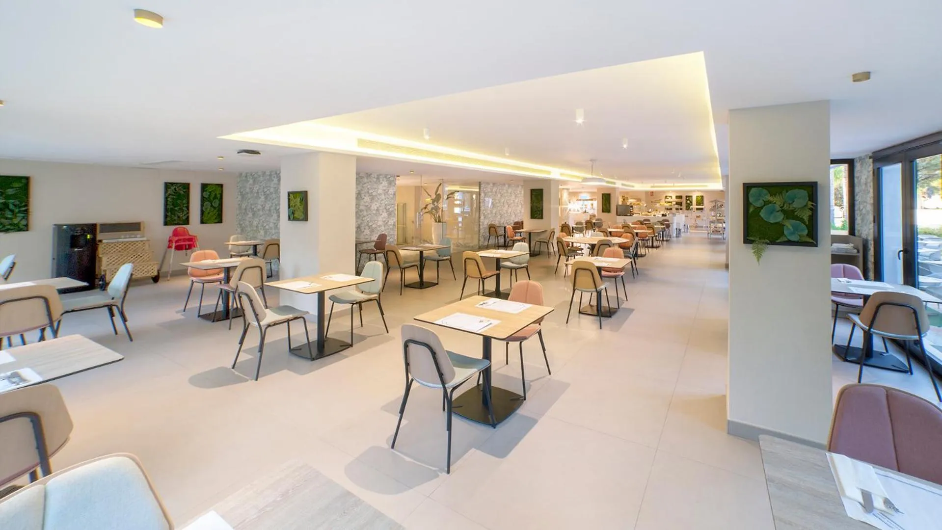 Restaurant/places to eat in Alanda Marbella Hotel & Wellness