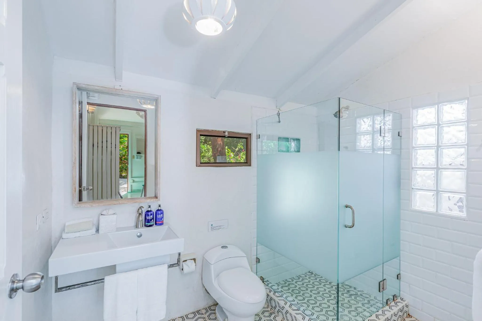 Bathroom in Hotel Guiones