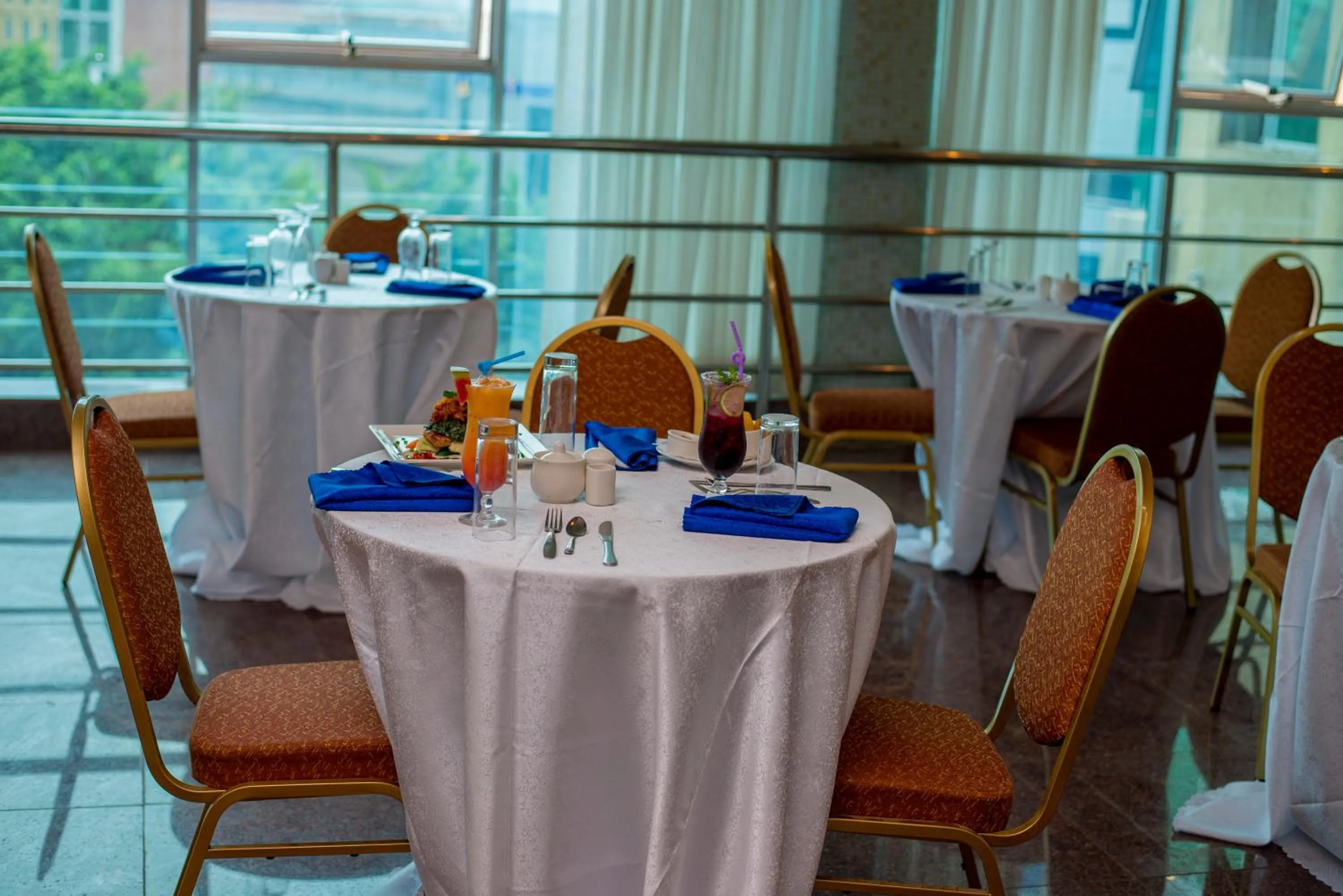 Restaurant/places to eat in Koki Hotel