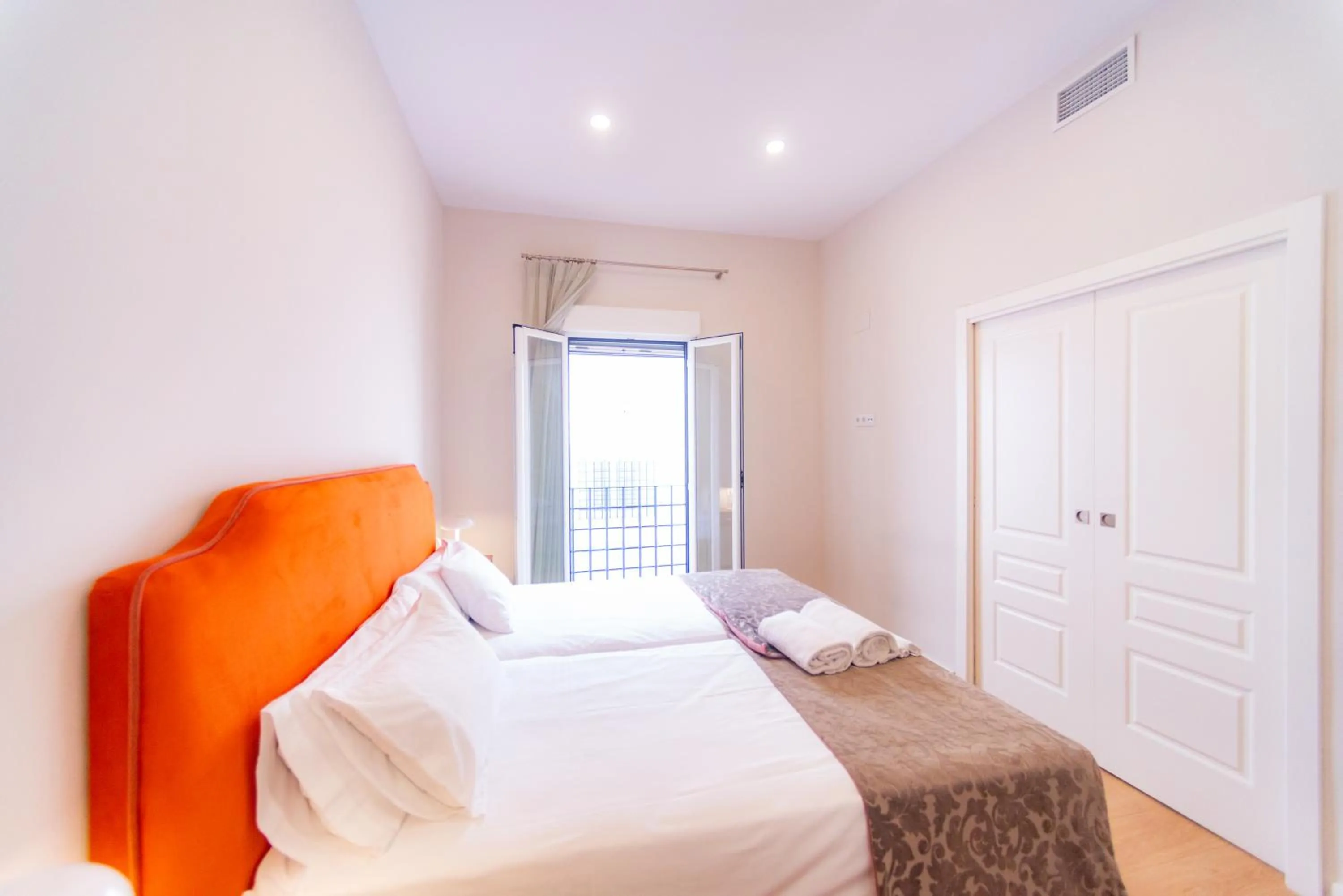 Bedroom, Bed in Suites Casa San Mateo