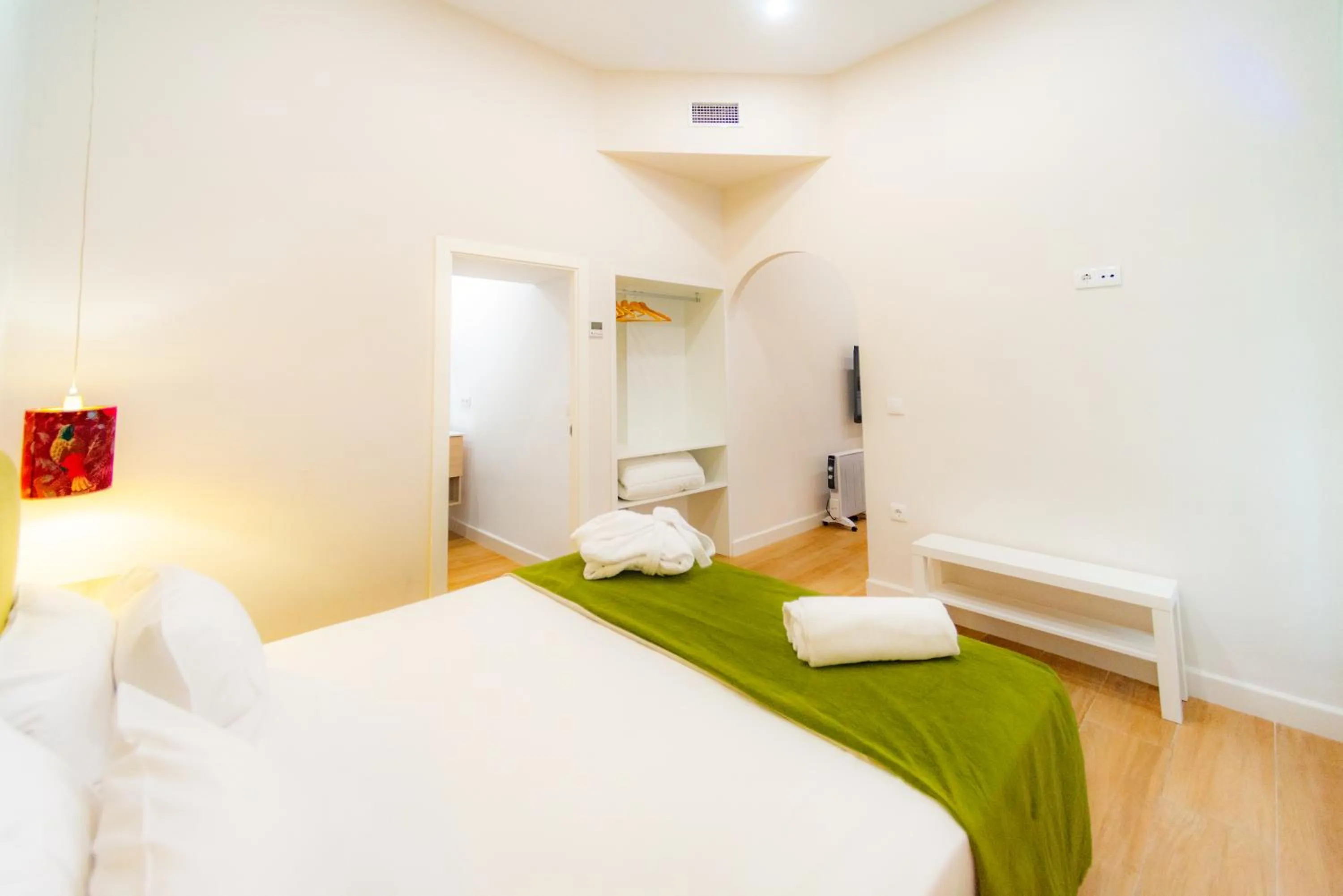 Bedroom, Bed in Suites Casa San Mateo