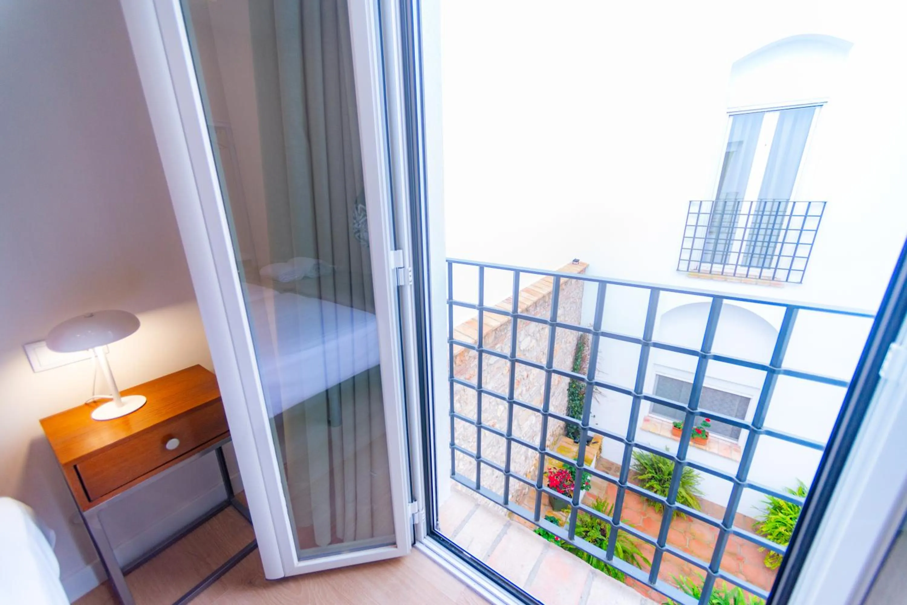 Balcony/Terrace, Bed in Suites Casa San Mateo