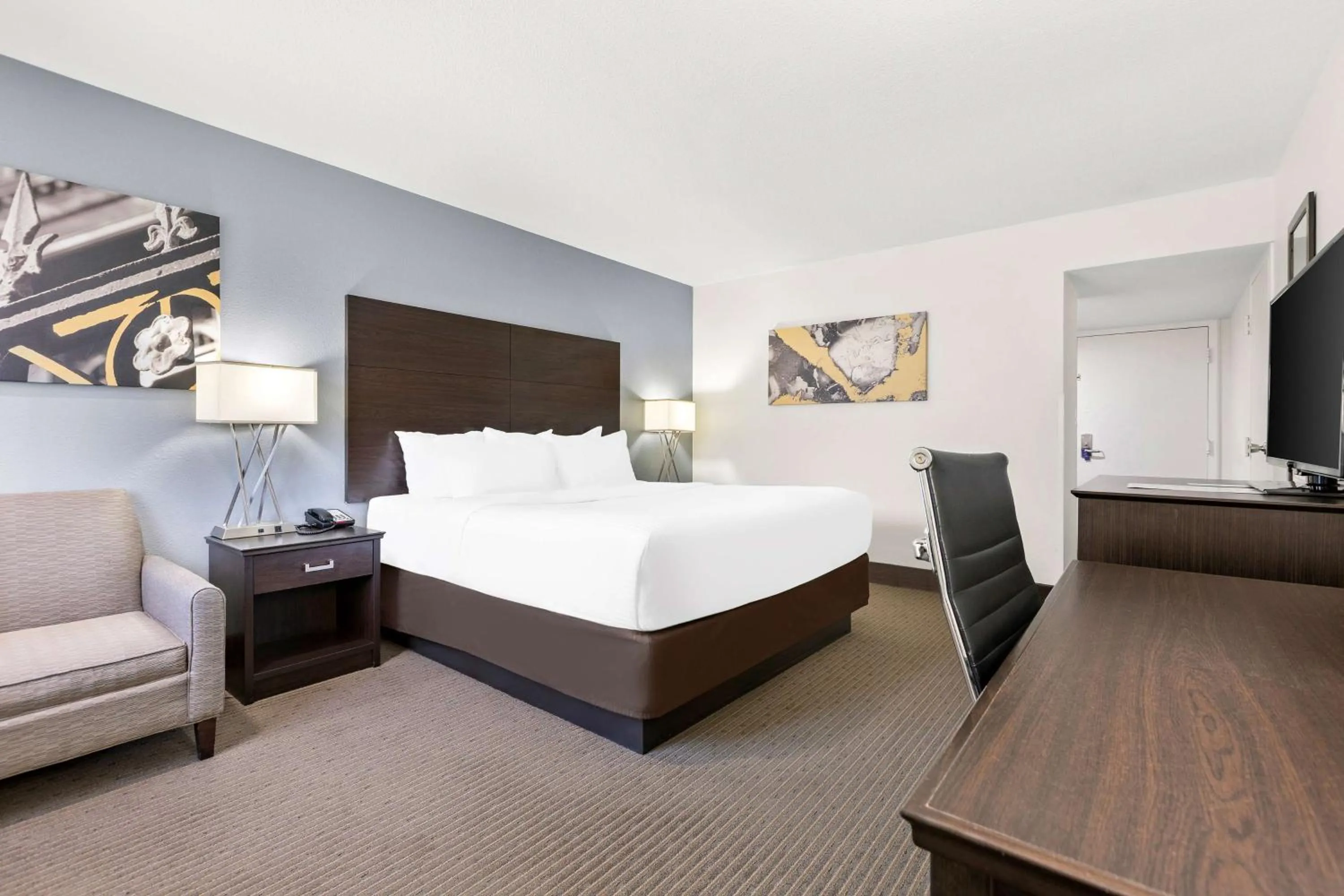 Photo of the whole room, Bed in Best Western Downtown Casper Hotel