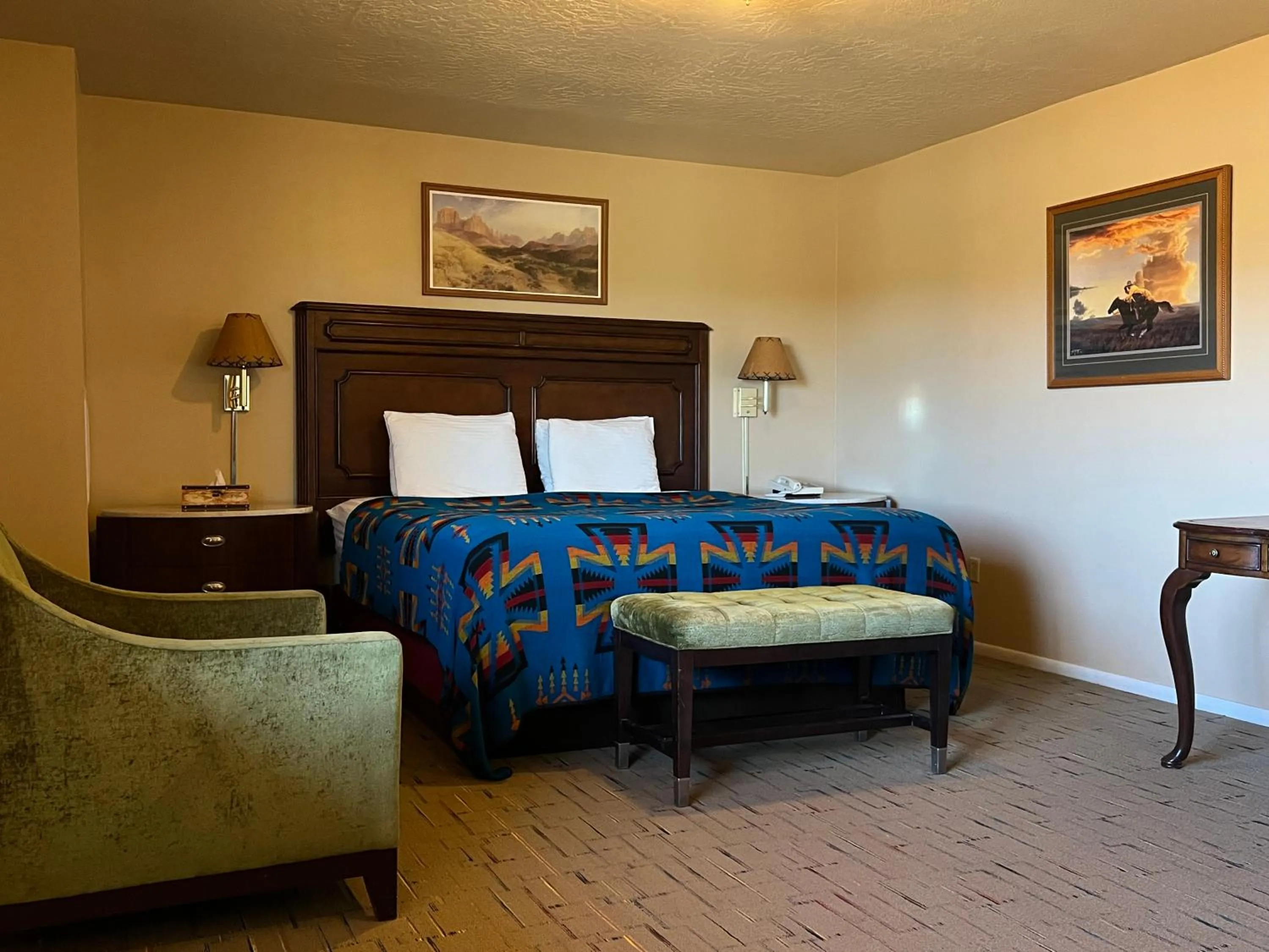 Bed in The Rim Rock Inn