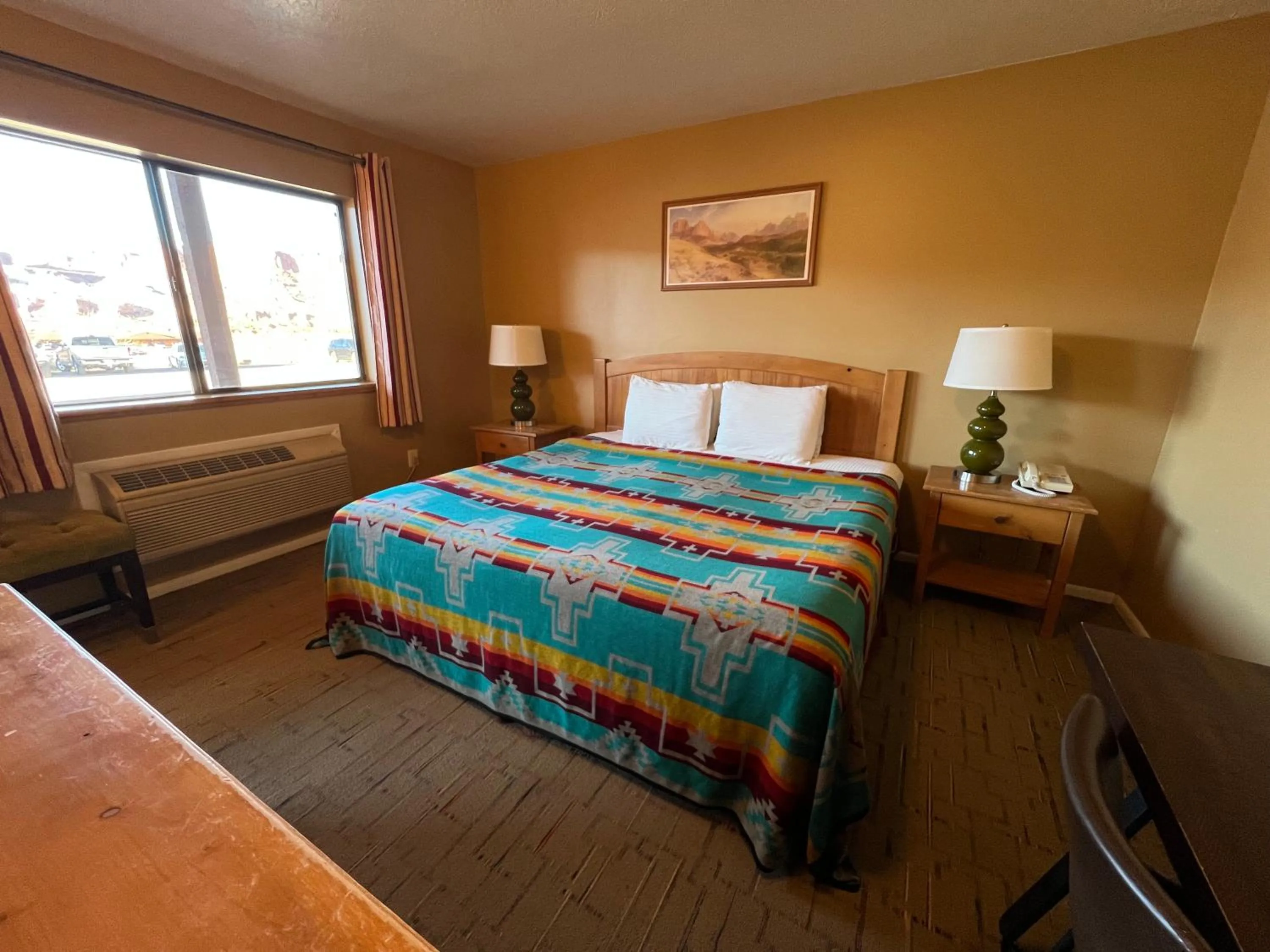 Bed in The Rim Rock Inn