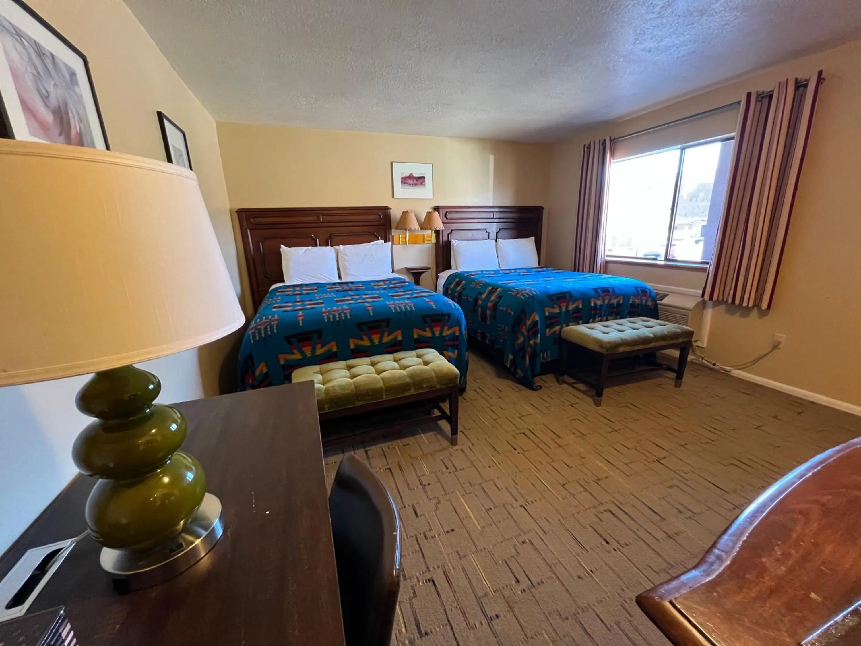 Bed in The Rim Rock Inn