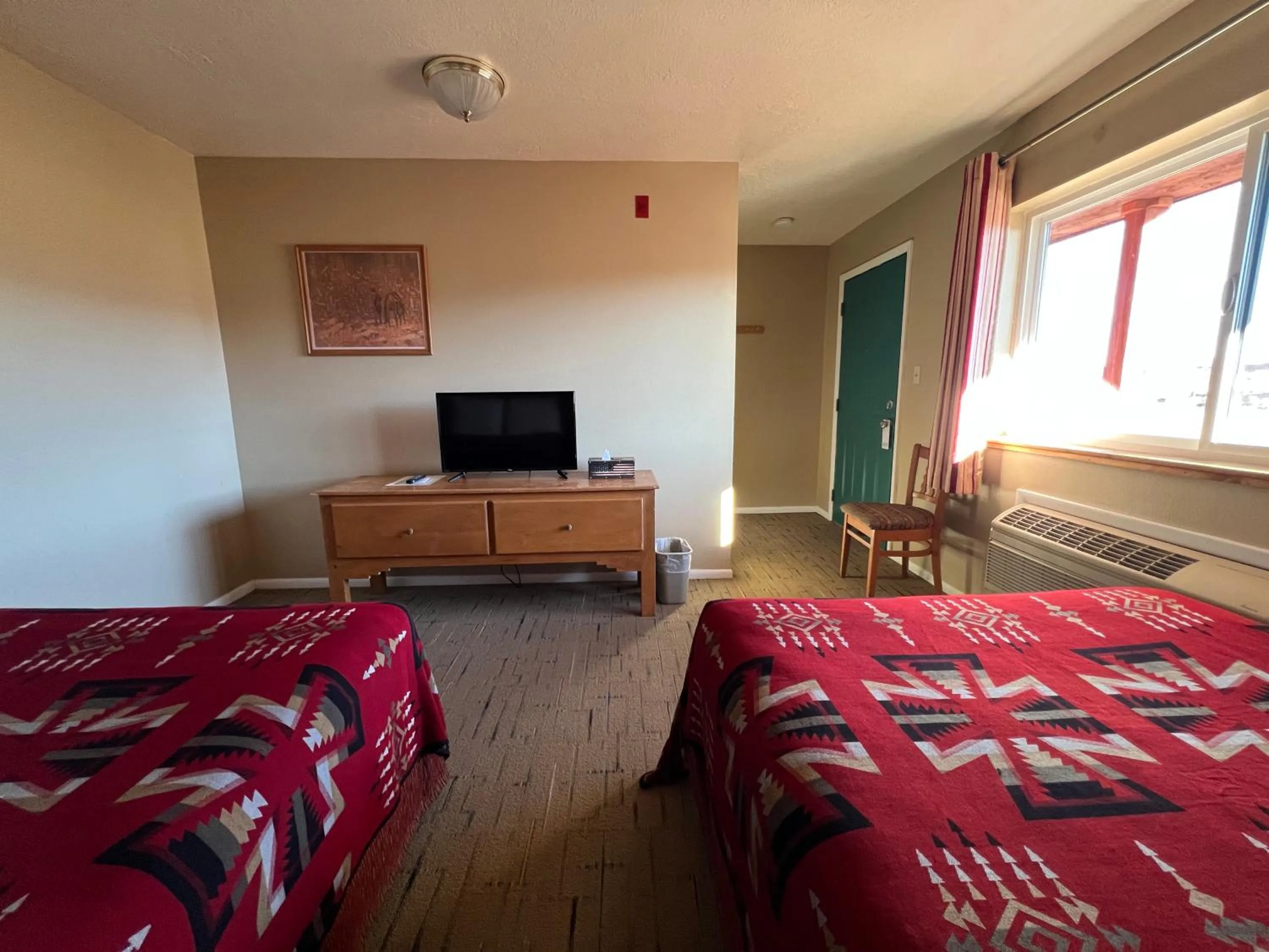 Bed in The Rim Rock Inn