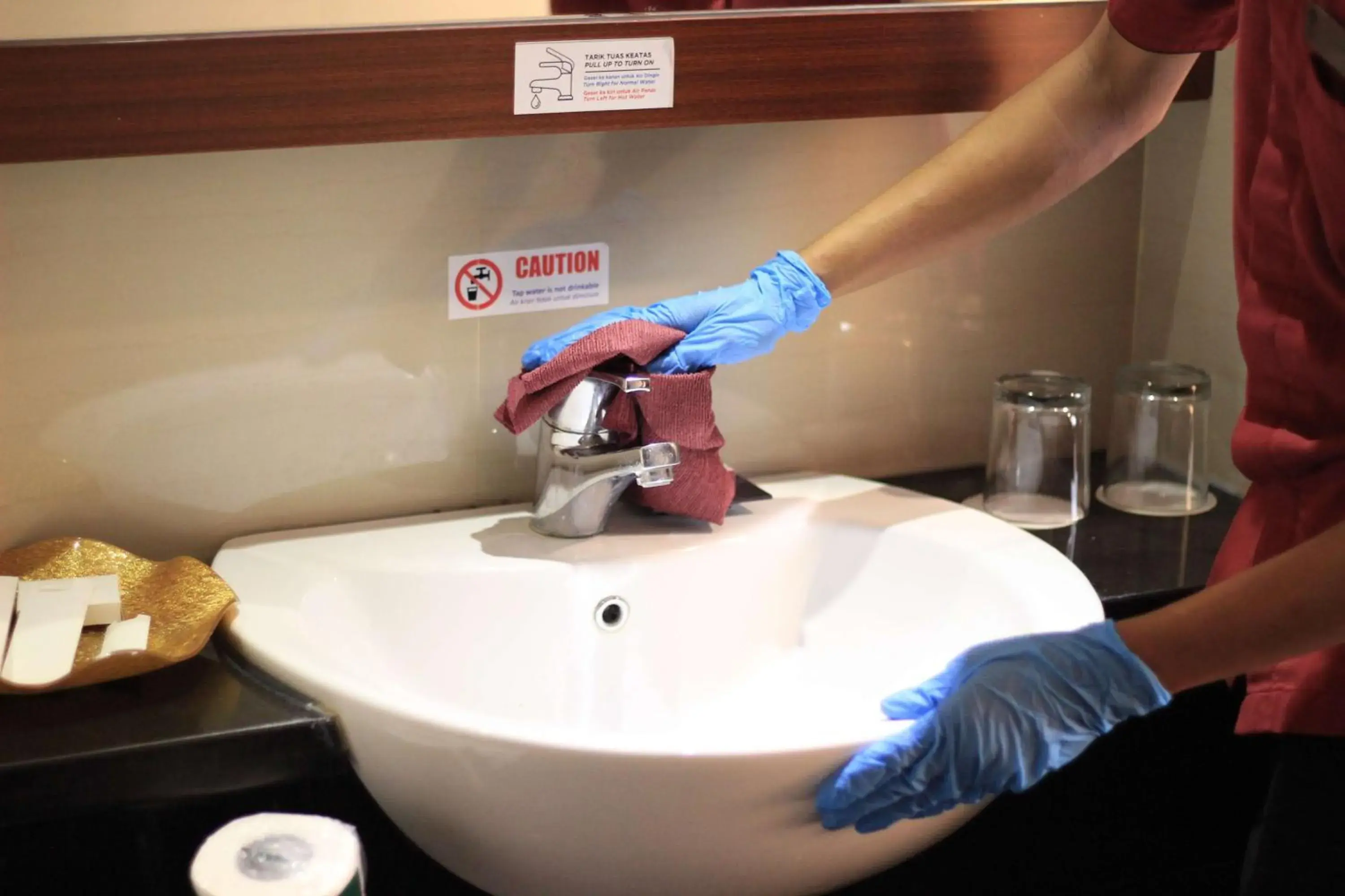 Deluxe Double Room with Bath Tub in Best Western Plus Makassar Beach Deluxe Double Room with Bath Tub in Best Western Plus Makassar Beach