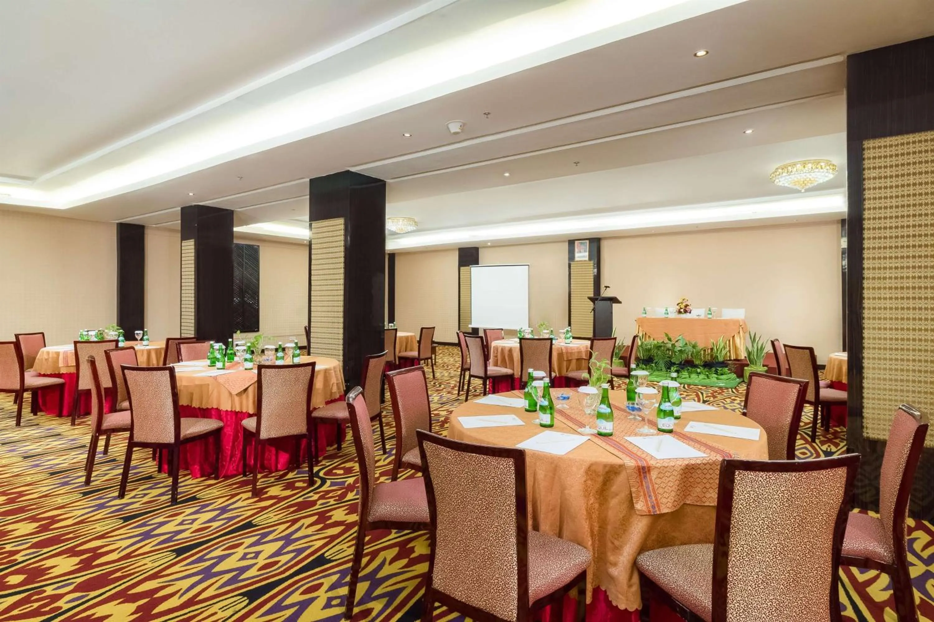 Meeting/conference room in Best Western Plus Makassar Beach