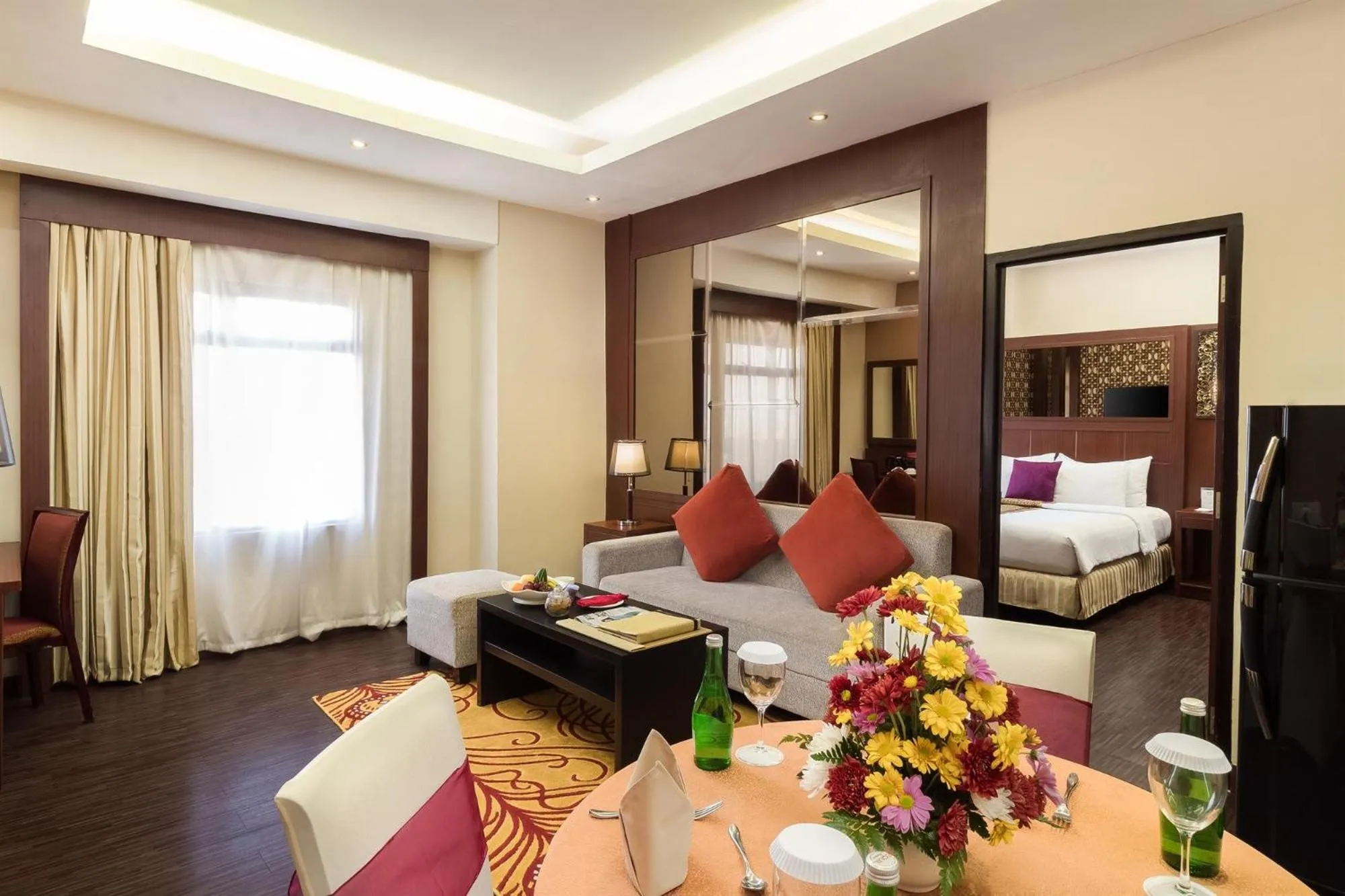 Living room, Bed in Best Western Plus Makassar Beach