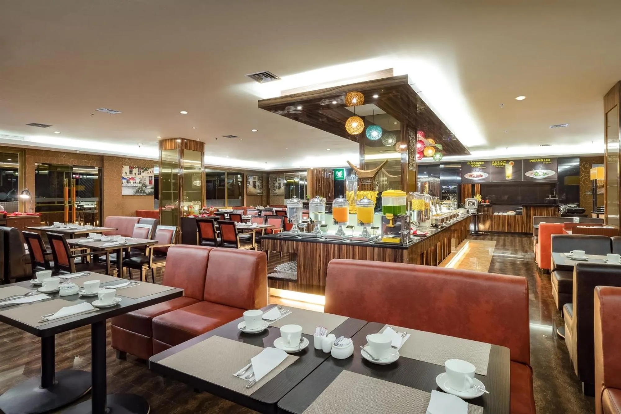 Restaurant/places to eat in Best Western Plus Makassar Beach