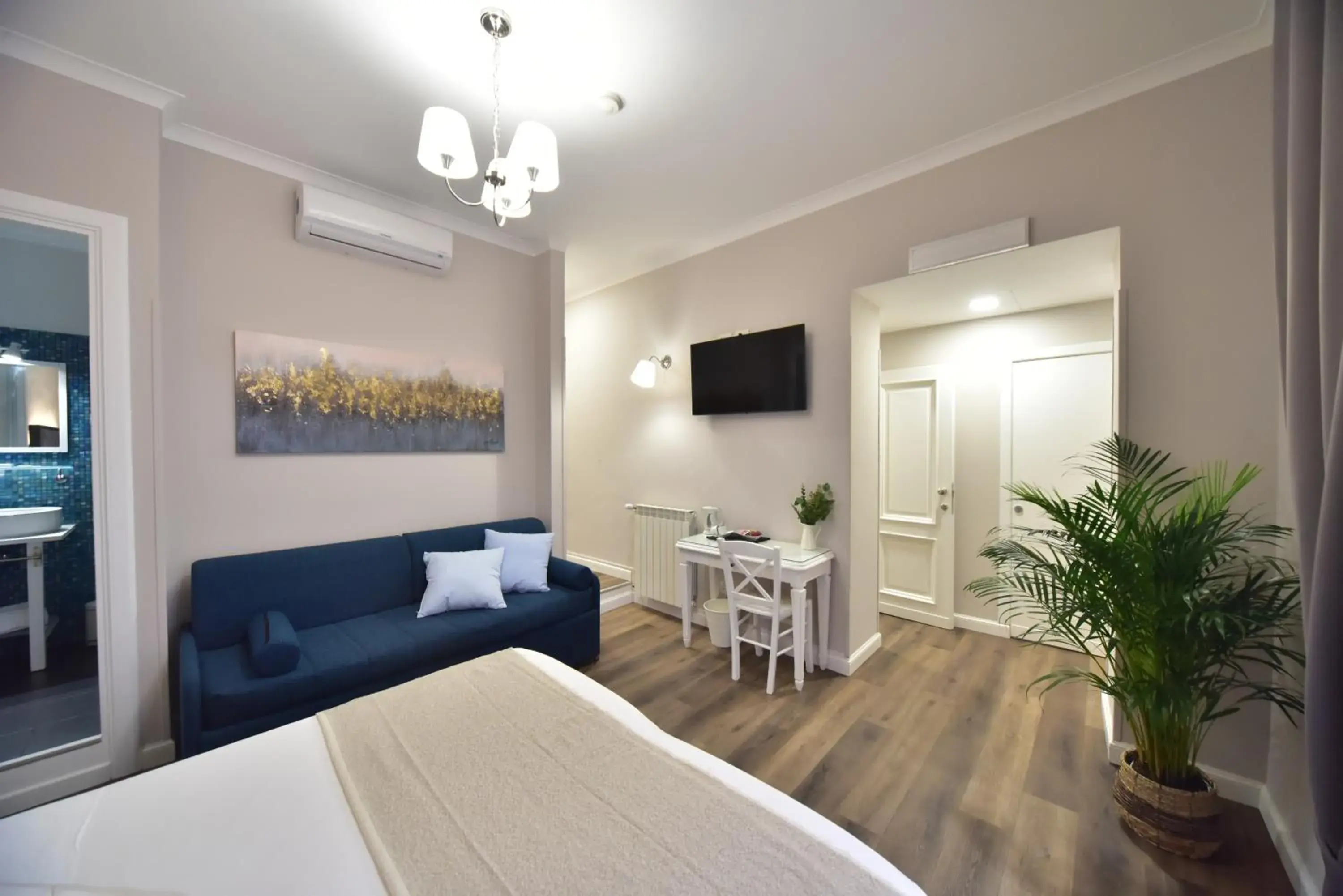 Superior Triple Room in Sacconi Palace Suite Roma Superior Triple Room in Sacconi Palace Suite Roma