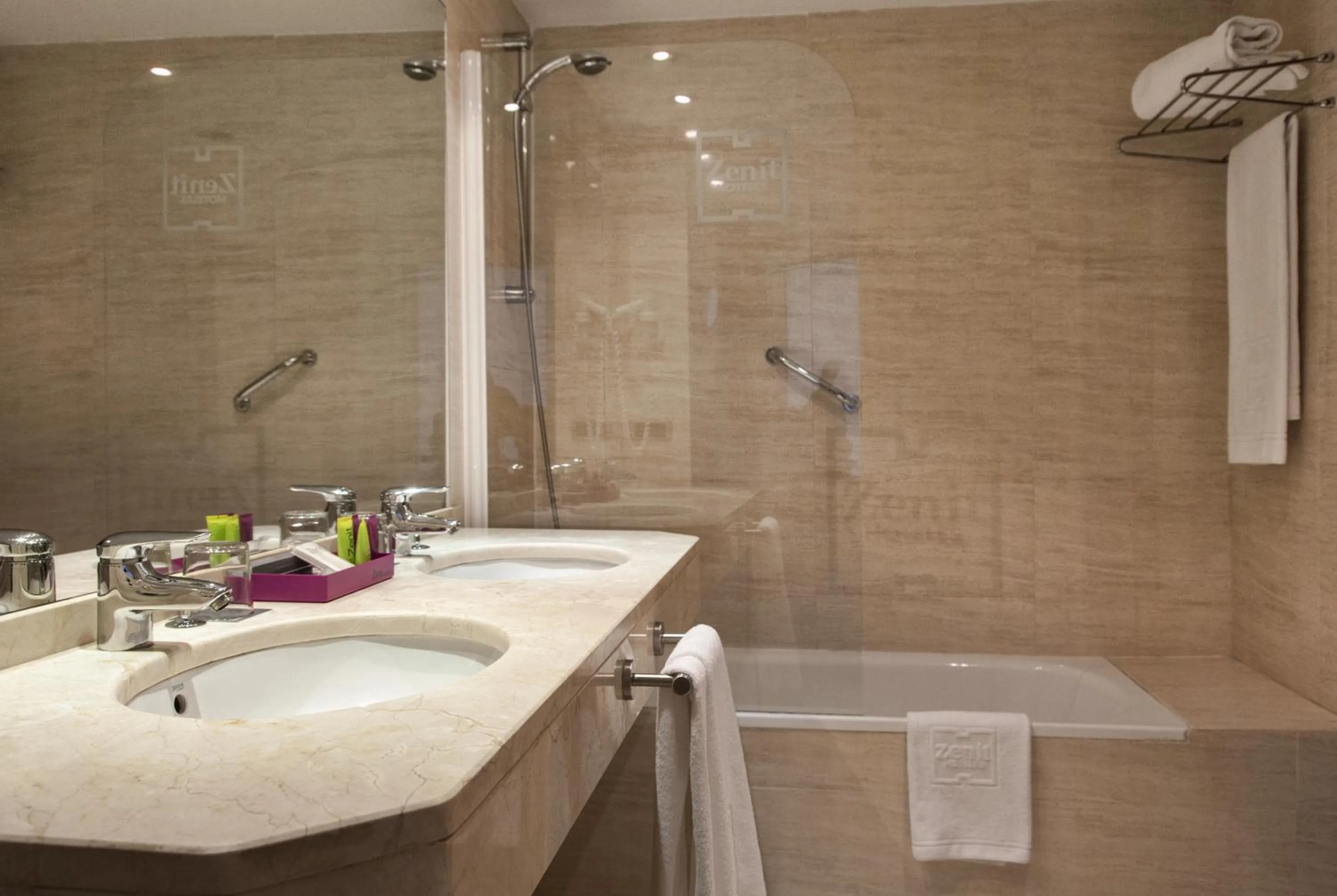 Bathroom in Zenit Murcia