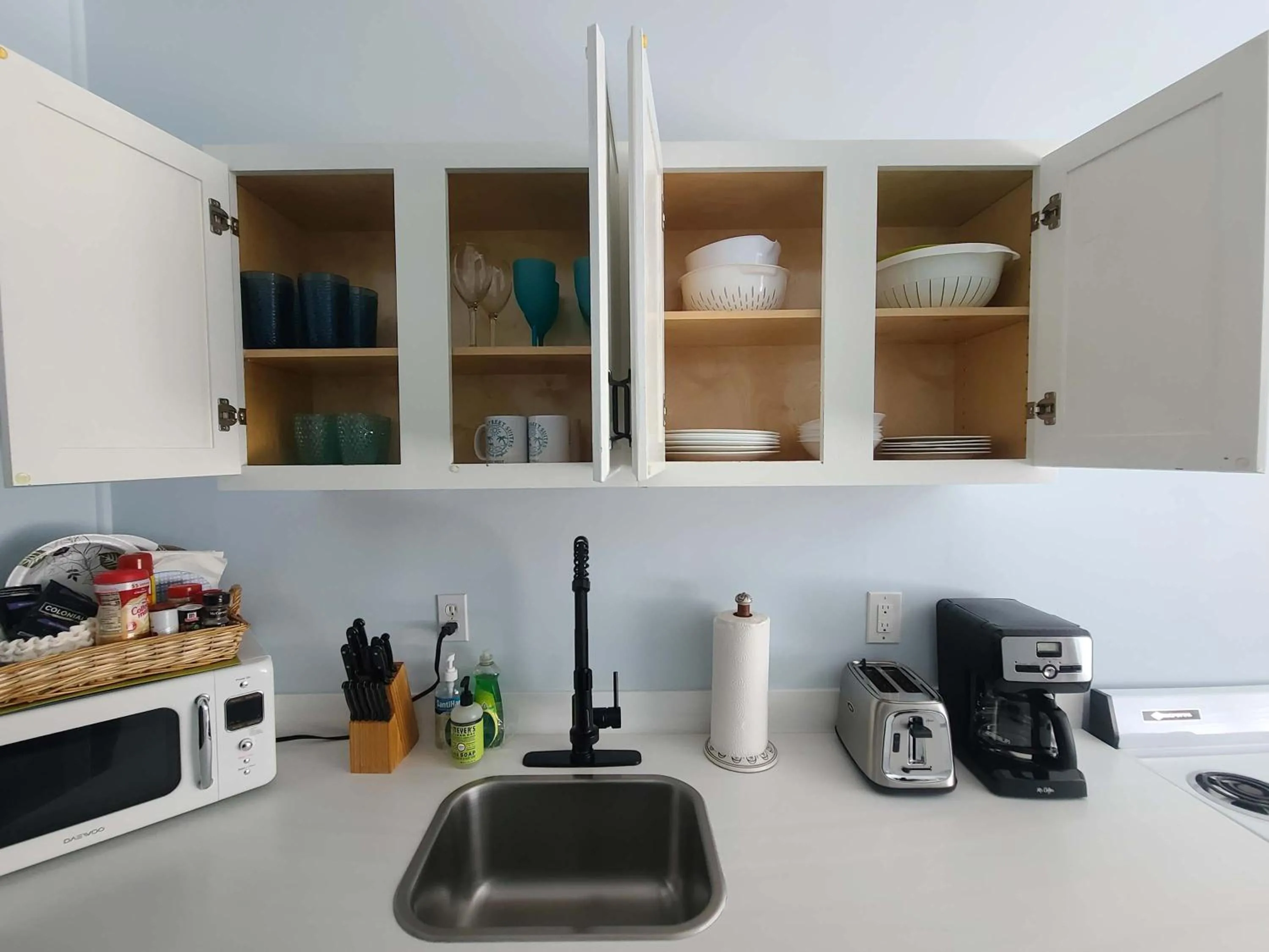 Coffee/tea facilities in Two Duval Street Condos w parking and pool