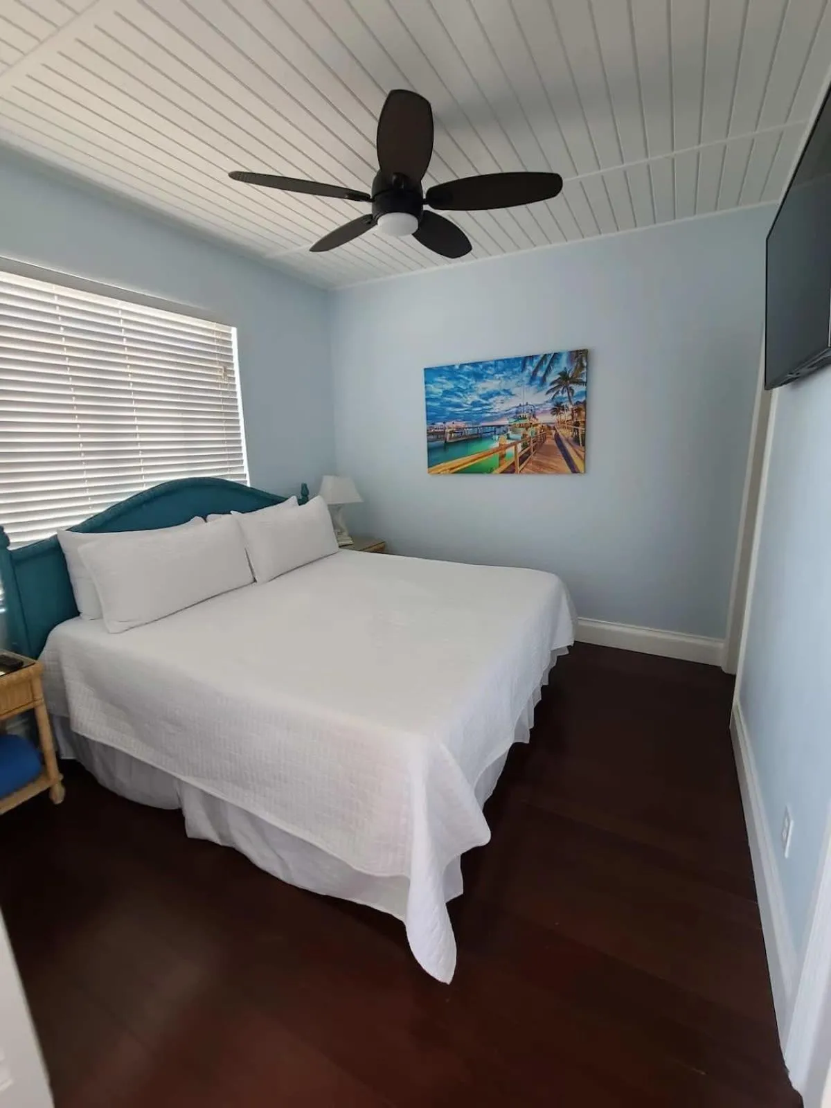 TV and multimedia, Bed in Two Duval Street Condos w parking and pool