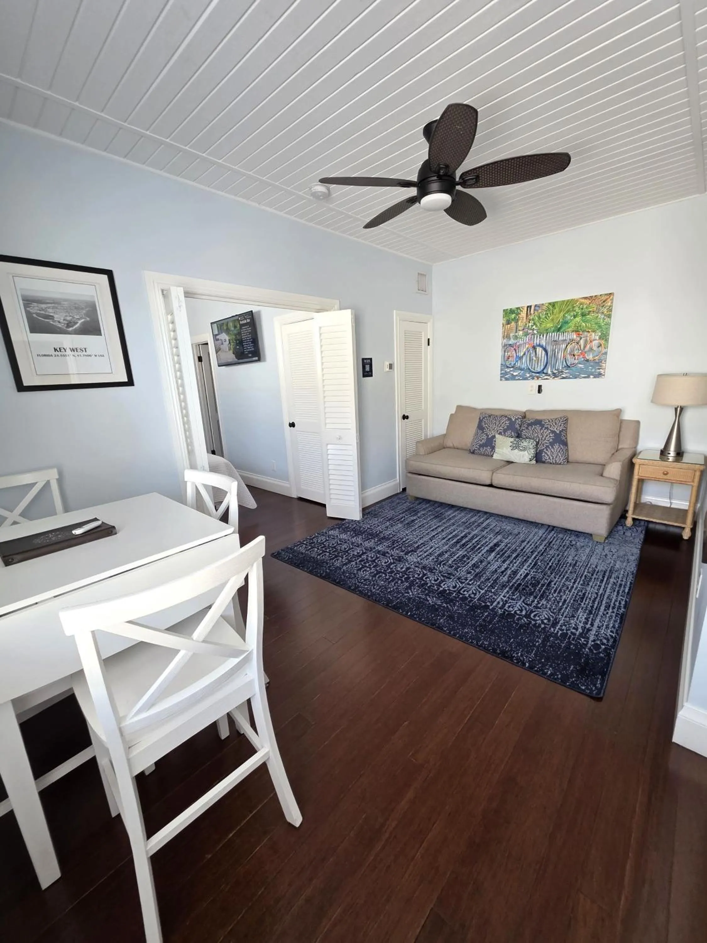 Bed in Two Duval Street Condos w parking and pool