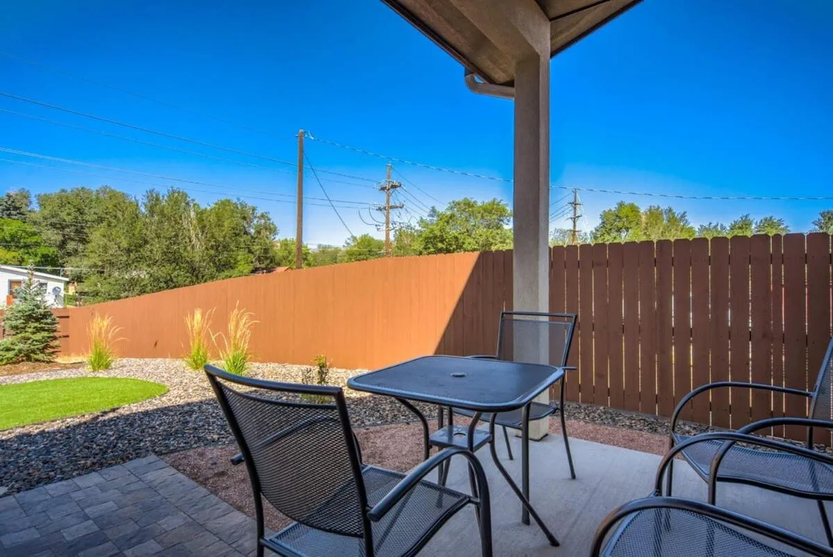 4BD Pikes Peak Views Minutes to Hiking & Dining