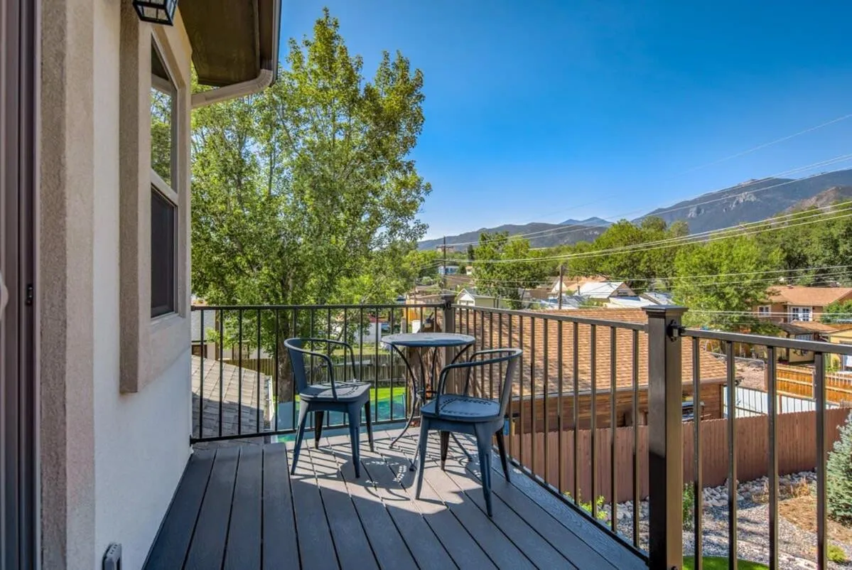 4BD Pikes Peak Views Minutes to Hiking & Dining