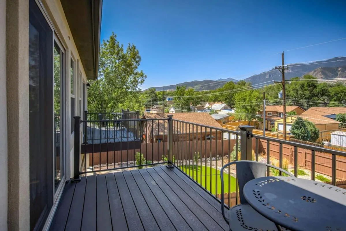 4BD Pikes Peak Views Minutes to Hiking & Dining