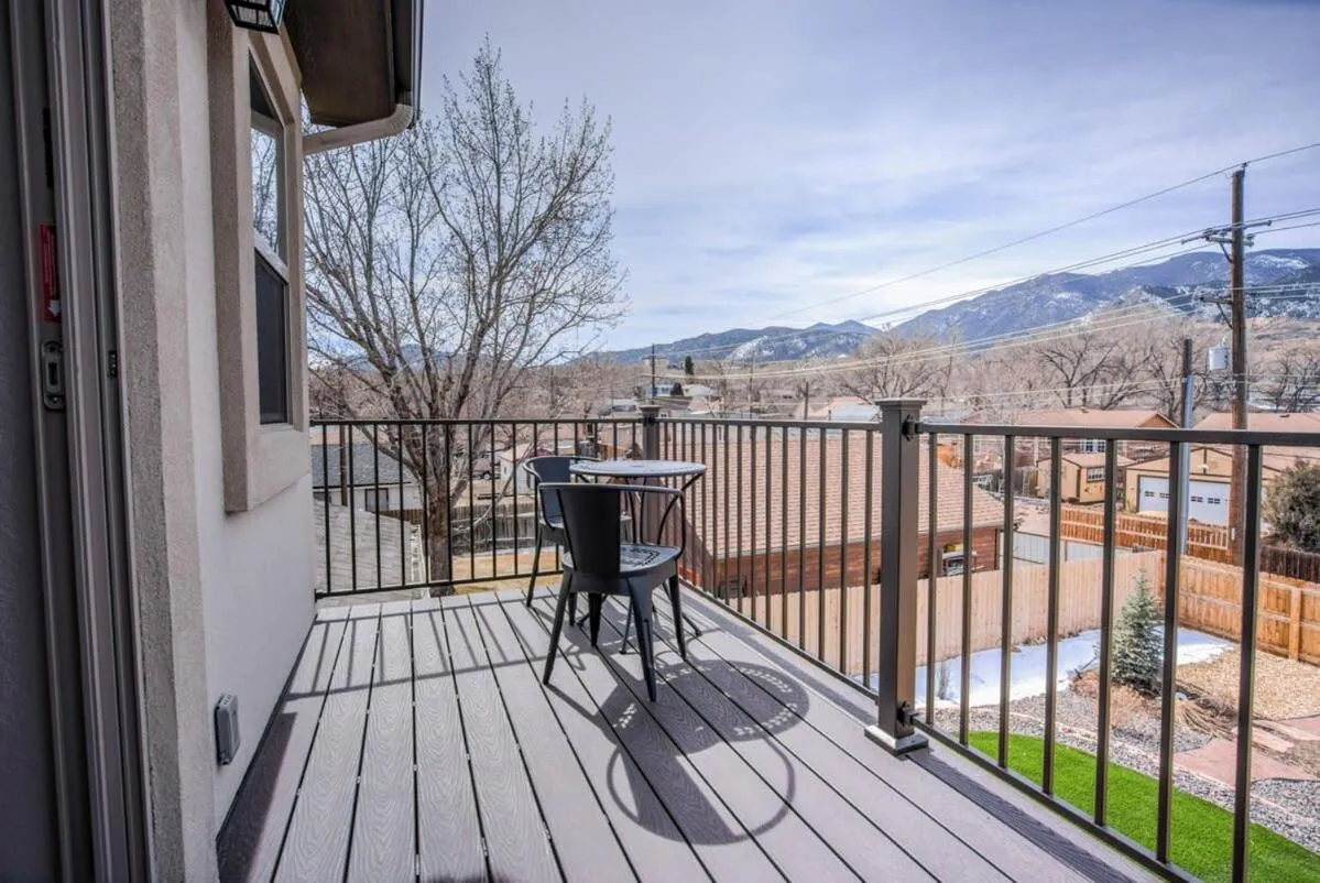 4BD Pikes Peak Views Minutes to Hiking & Dining