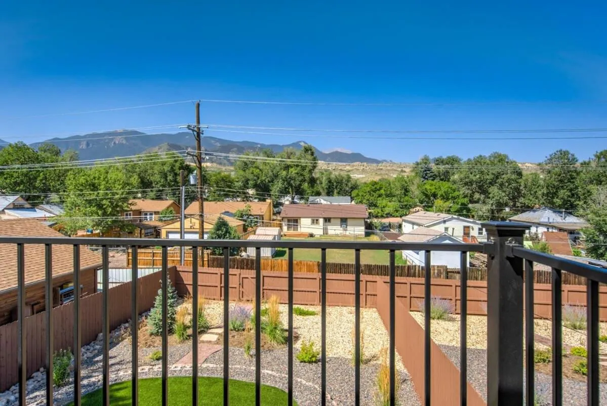 4BD Pikes Peak Views Minutes to Hiking & Dining