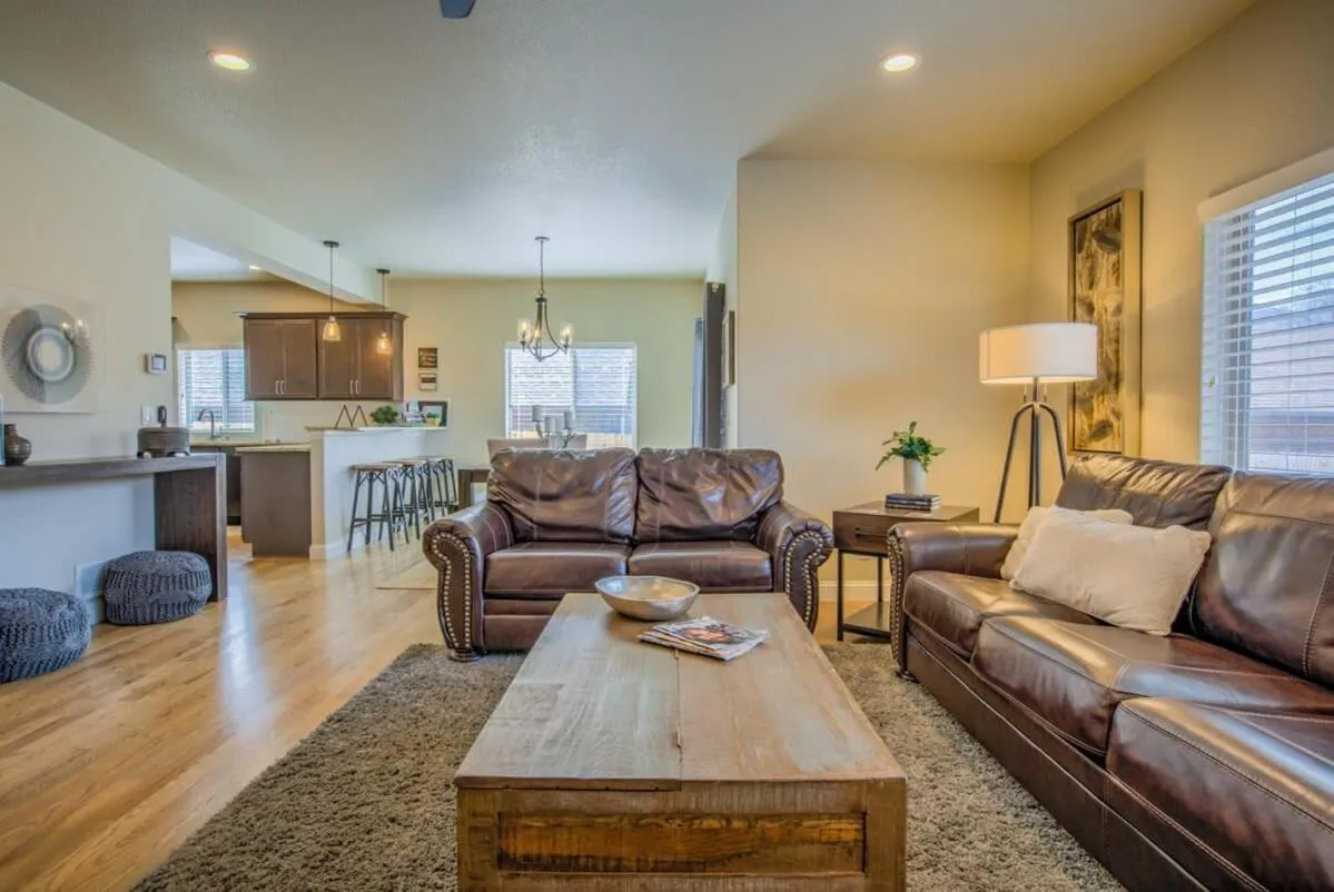 4BD Pikes Peak Views Minutes to Hiking & Dining