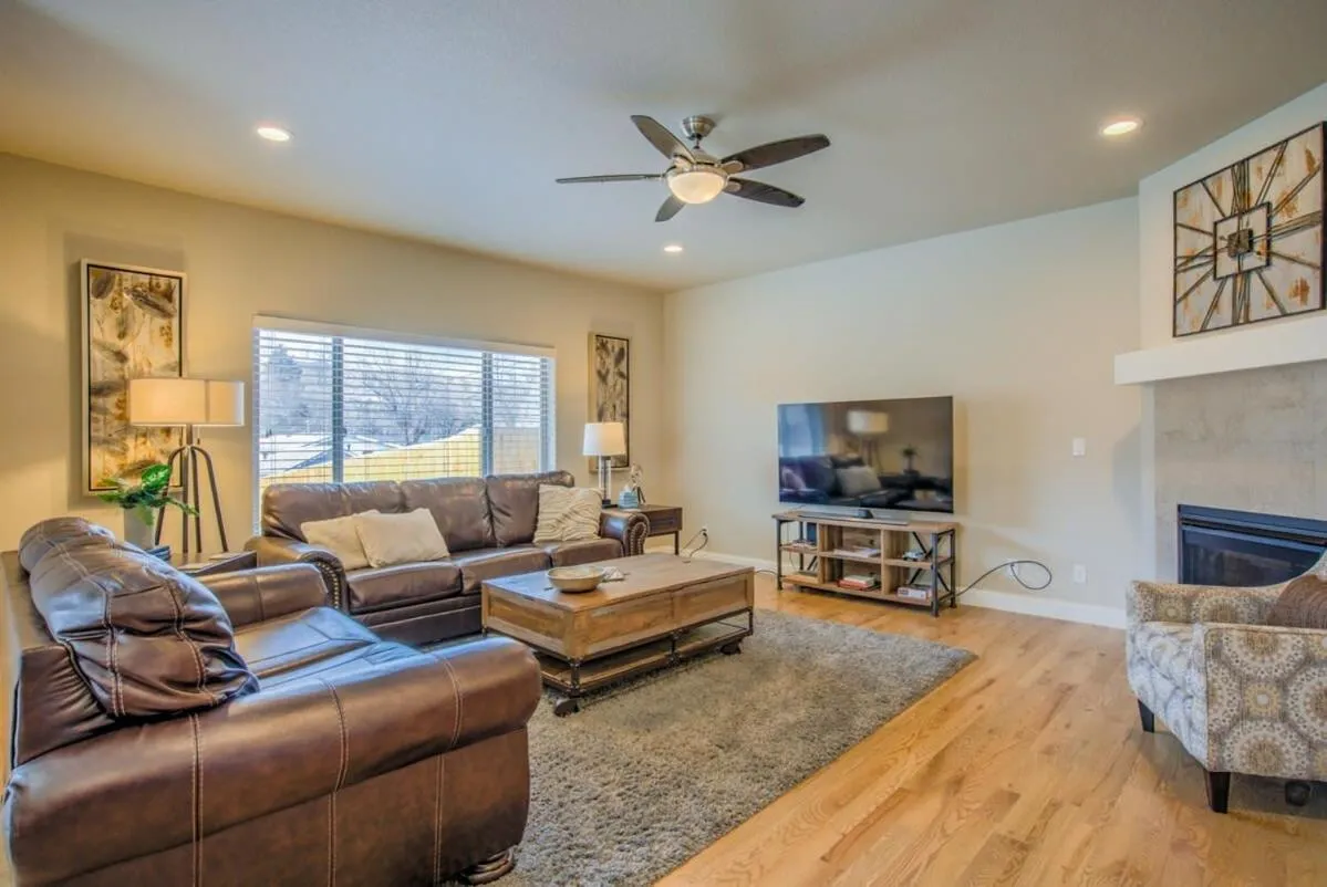 4BD Pikes Peak Views Minutes to Hiking & Dining