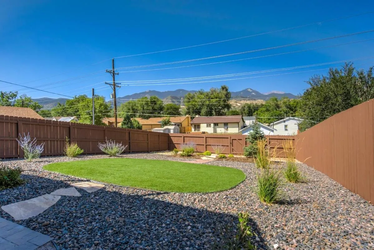 4BD Pikes Peak Views Minutes to Hiking & Dining