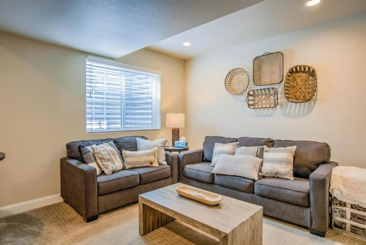 4BD Pikes Peak Views Minutes to Hiking & Dining