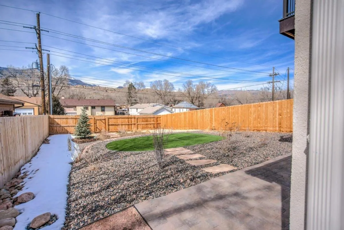 4BD Pikes Peak Views Minutes to Hiking & Dining