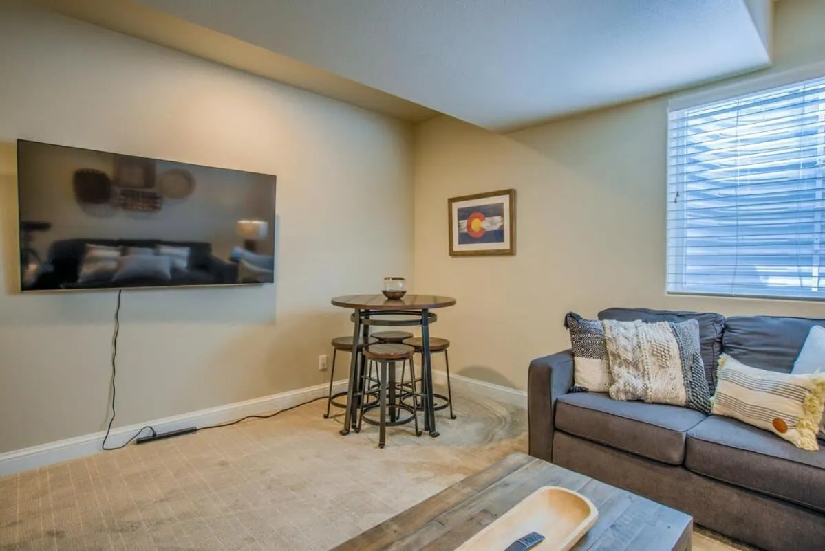 4BD Pikes Peak Views Minutes to Hiking & Dining